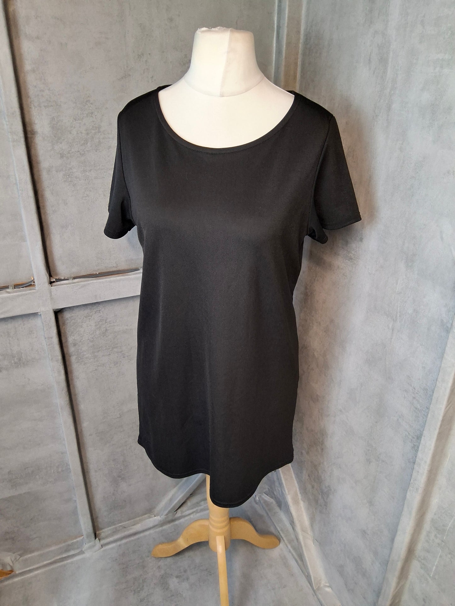 Missguided Black T-Shirt Mini Dress ā Size 12 | Effortless & Easy āØš¤