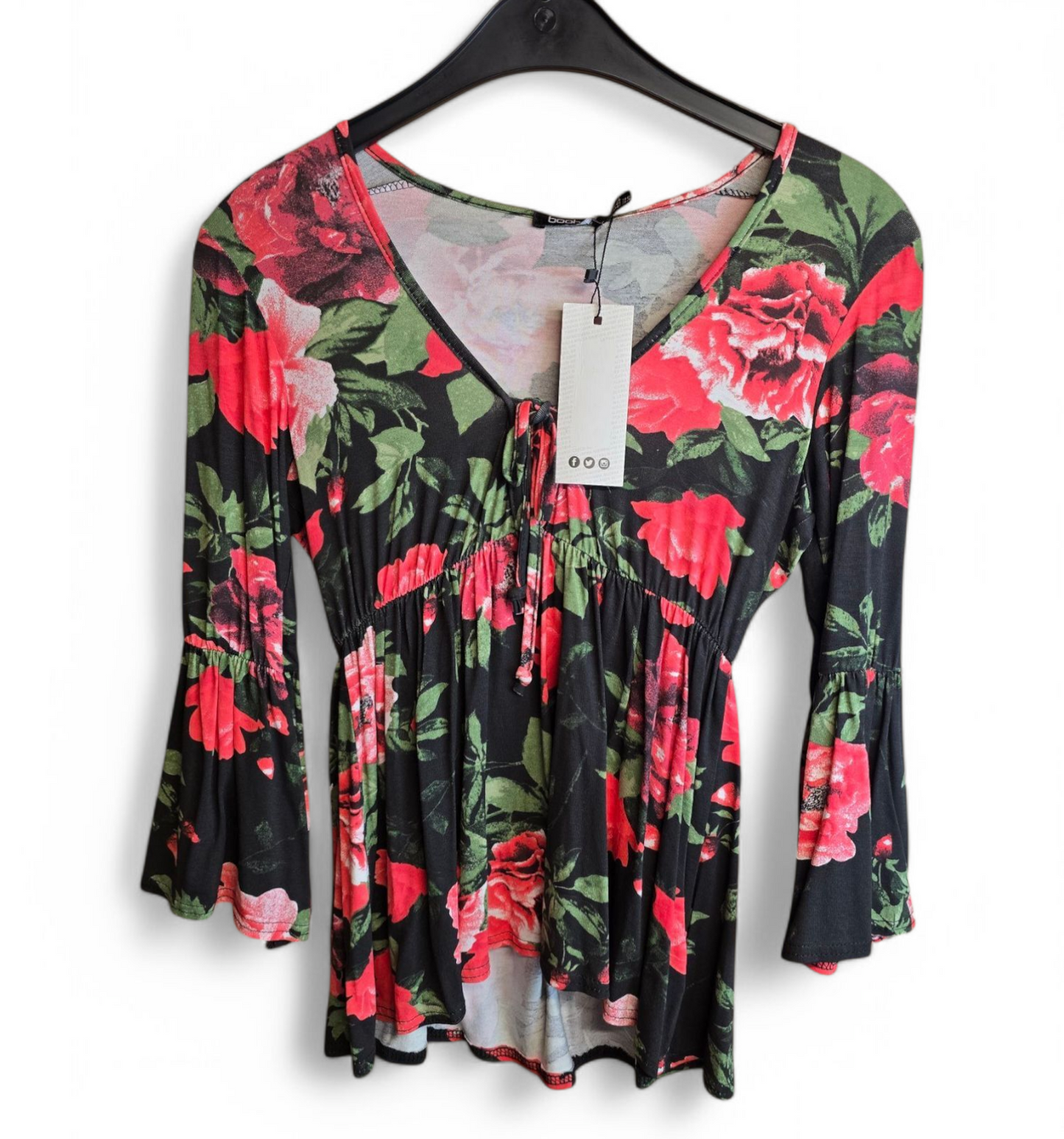 Boohoo black & red floral flared 3/4 sleeve top size 8 New