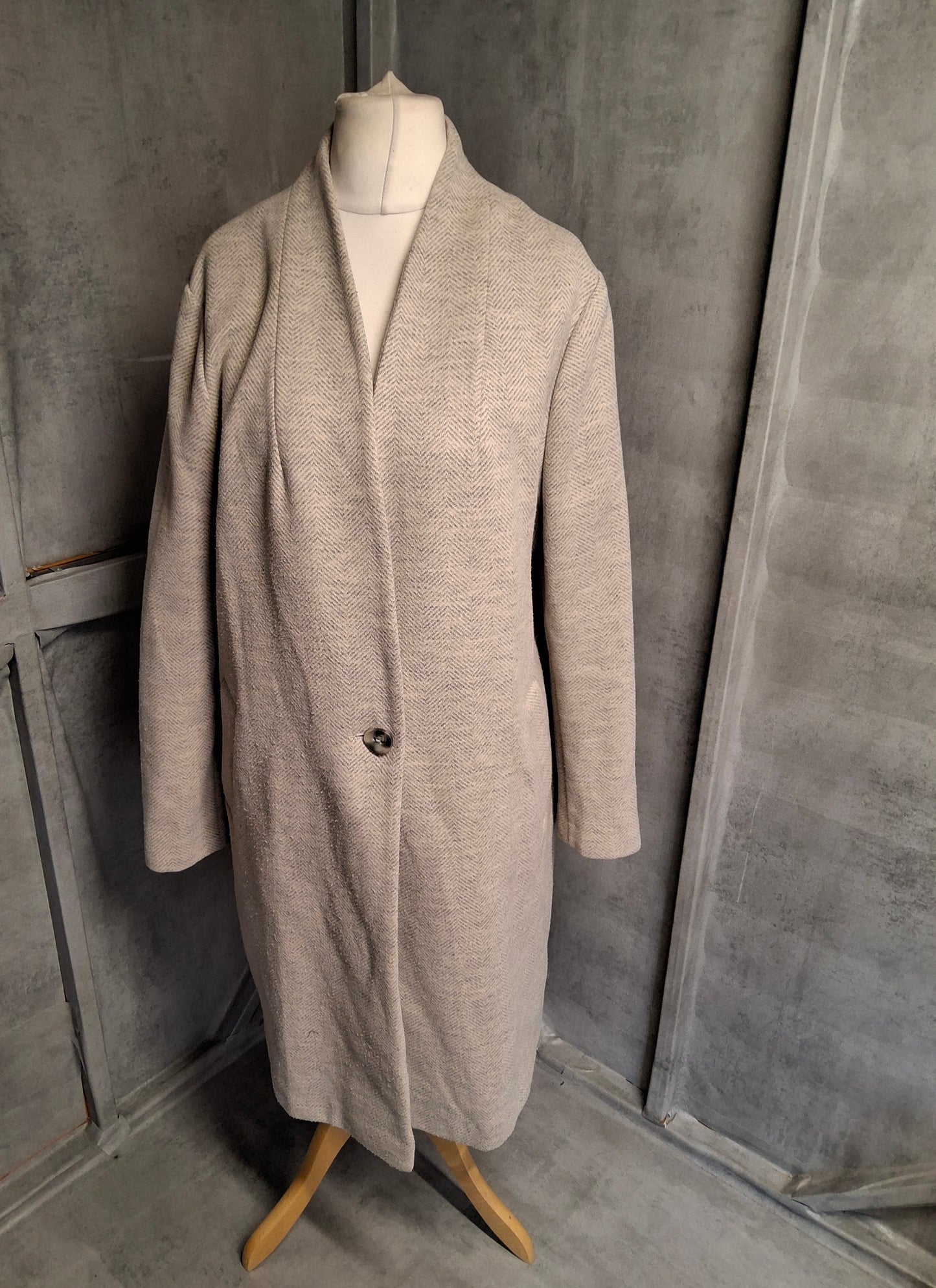 Dorothy Perkins Beige Cream Midi Coat – Size 18 – Classic Button-Up Layer
