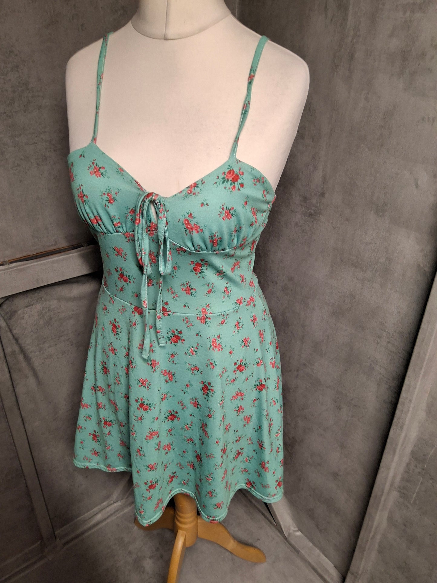 PrettyLittleThing Green Floral Mini Dress – Size 10/12