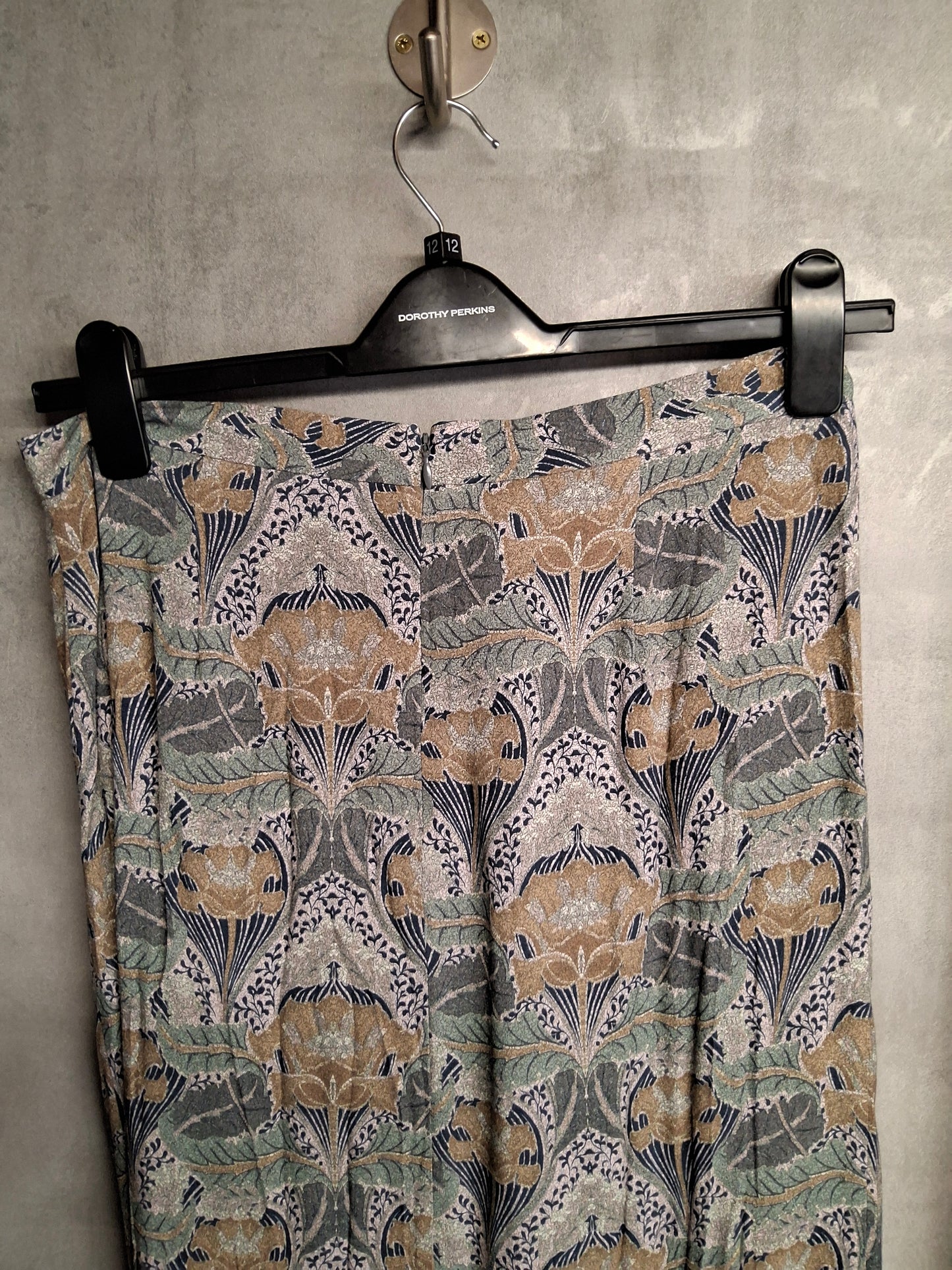 Laura Ashley Green Grey Floral Print Skirt ā Size 12 ā Viscose Lined