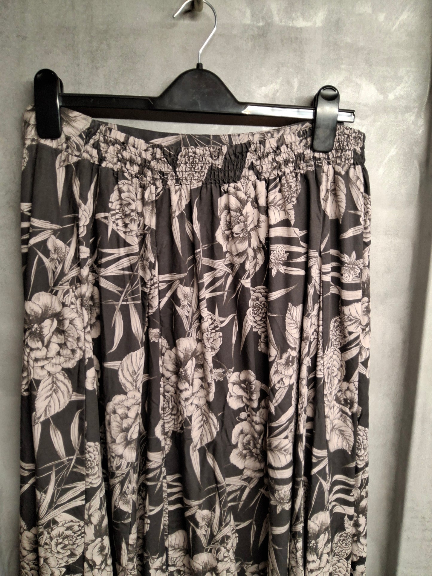 Thought Grey & White Floral Asymmetrical Midi Skirt – Size 18, 100% Lyocell, Elastic Back