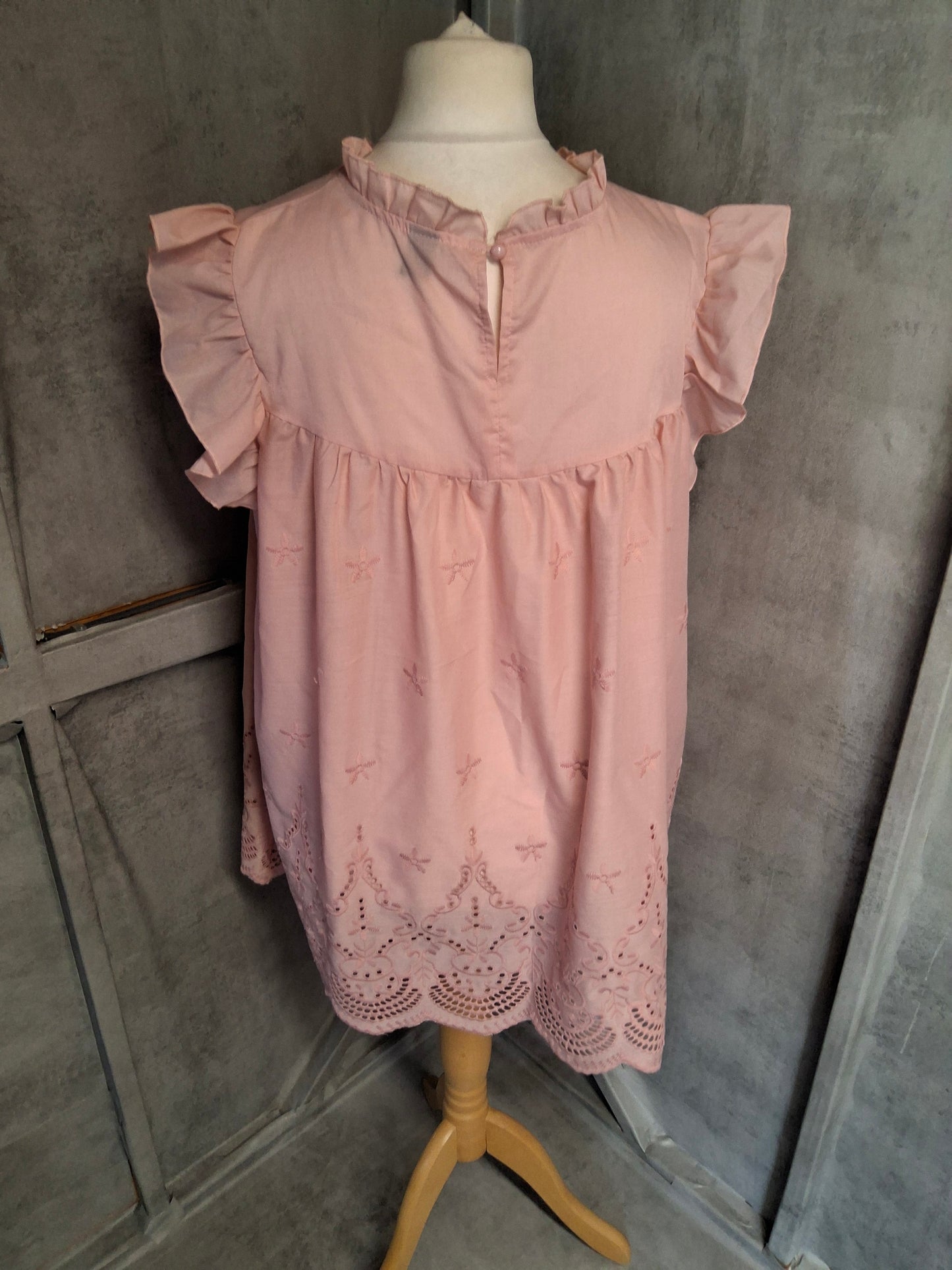 Shein Curve Pink Frilly Embroidered Top – Size 2XL (UK size 16/18) – Pretty & Playful Style