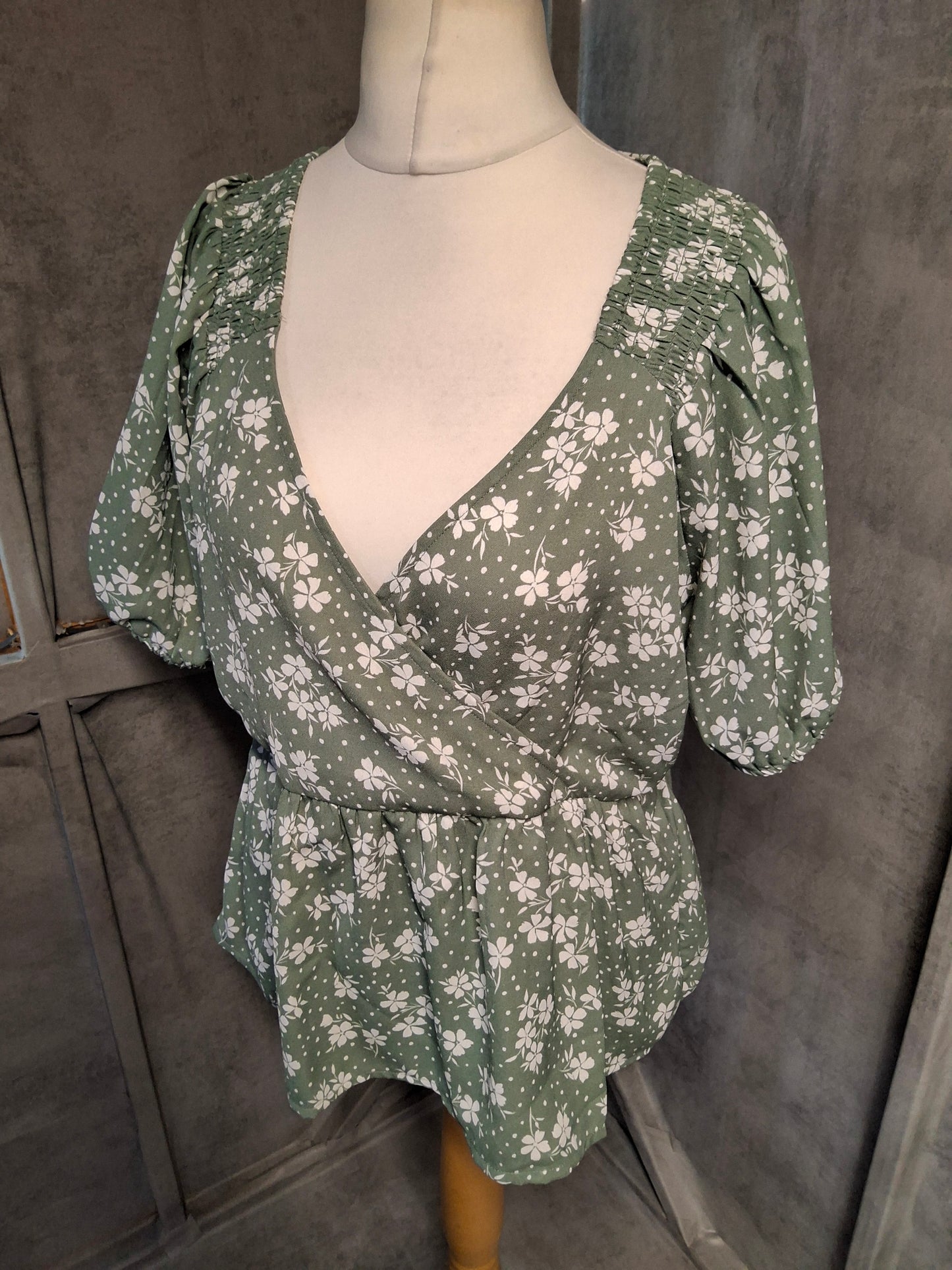 Dorothy Perkins Green & White Floral Peplum Top β Size 16 β 100% Polyester