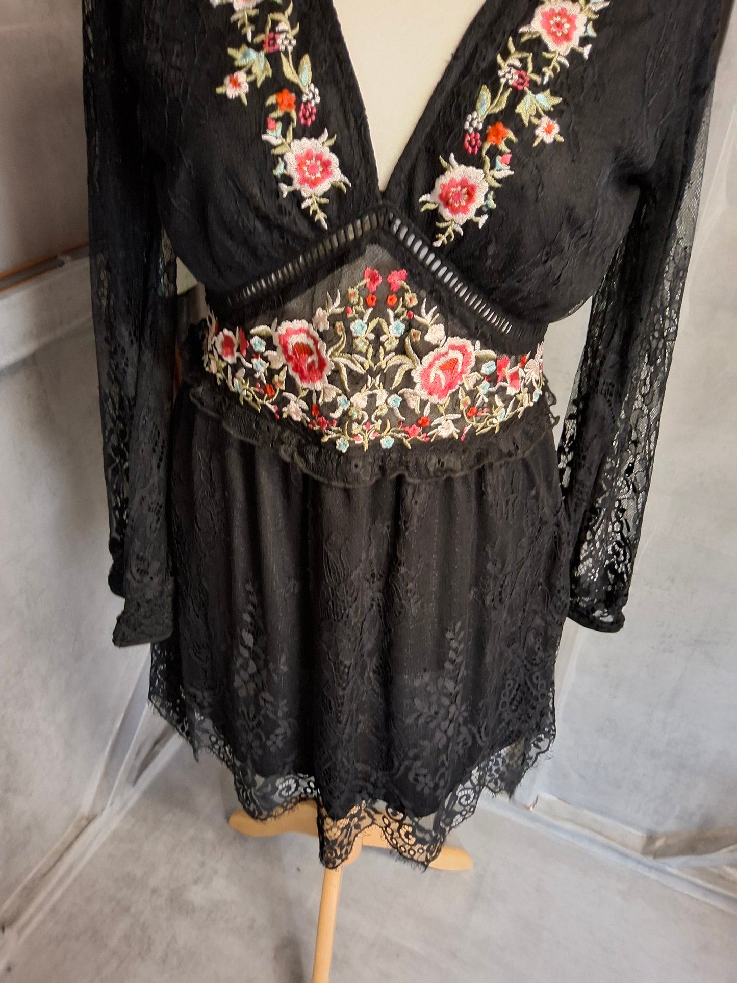 Topshop Black Lace Embroidered Dress – Size 12 – NWT RRP £39