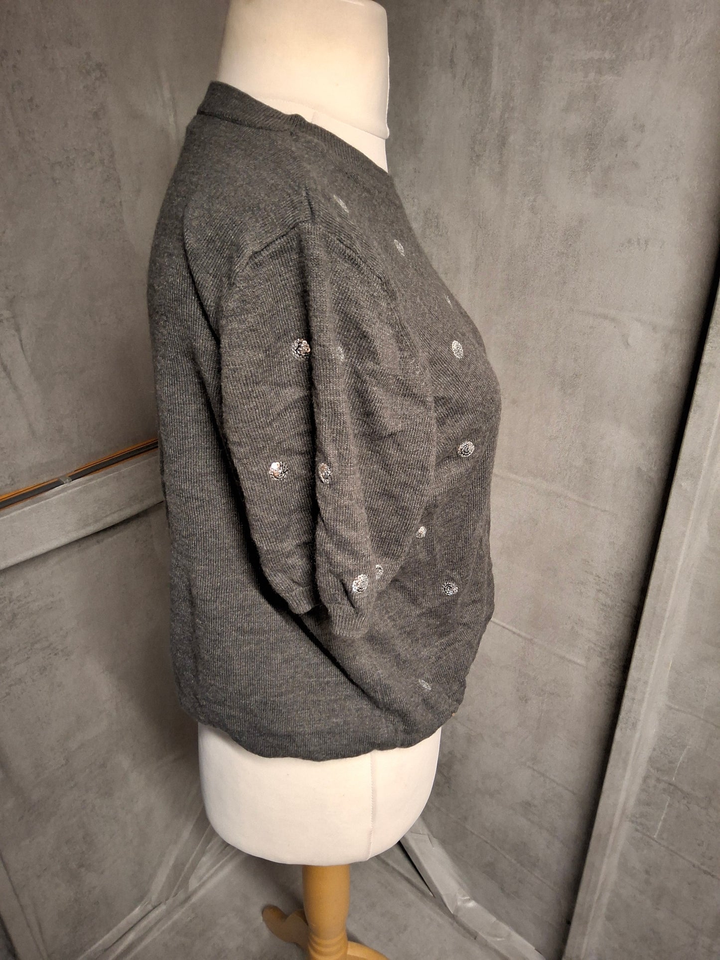 M&S Classic Grey Short Sleeve Jumper – Sequin Detail – Size 16 – 100% Acrylic Knit