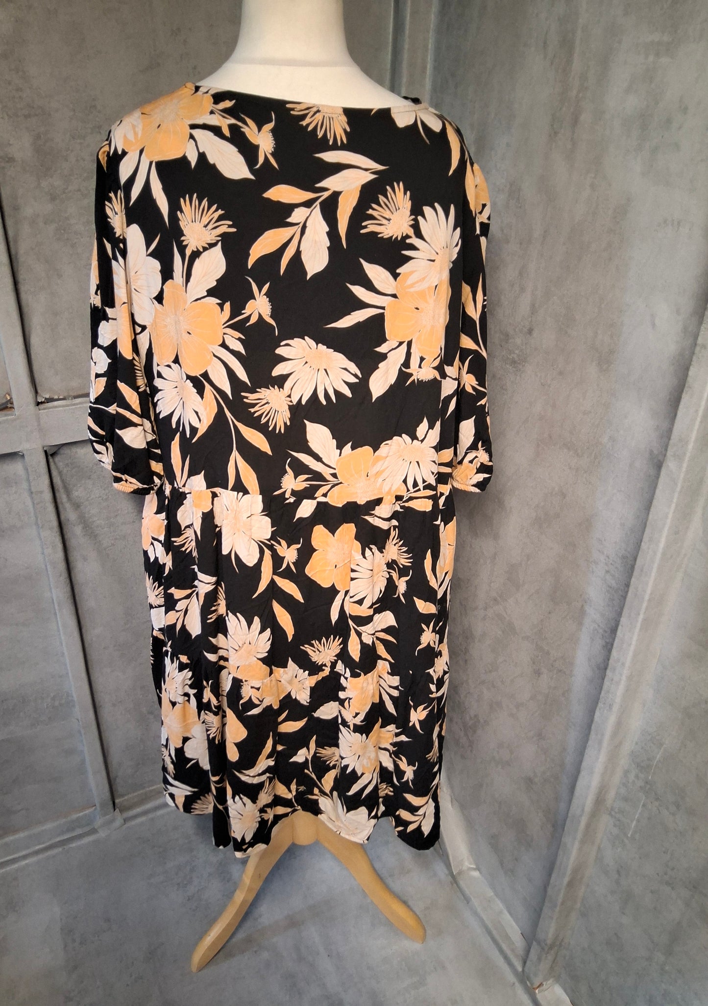 F&F Black & Coral Floral Dress | Size 20 | Viscose | Midi Length | ¾ Sleeve