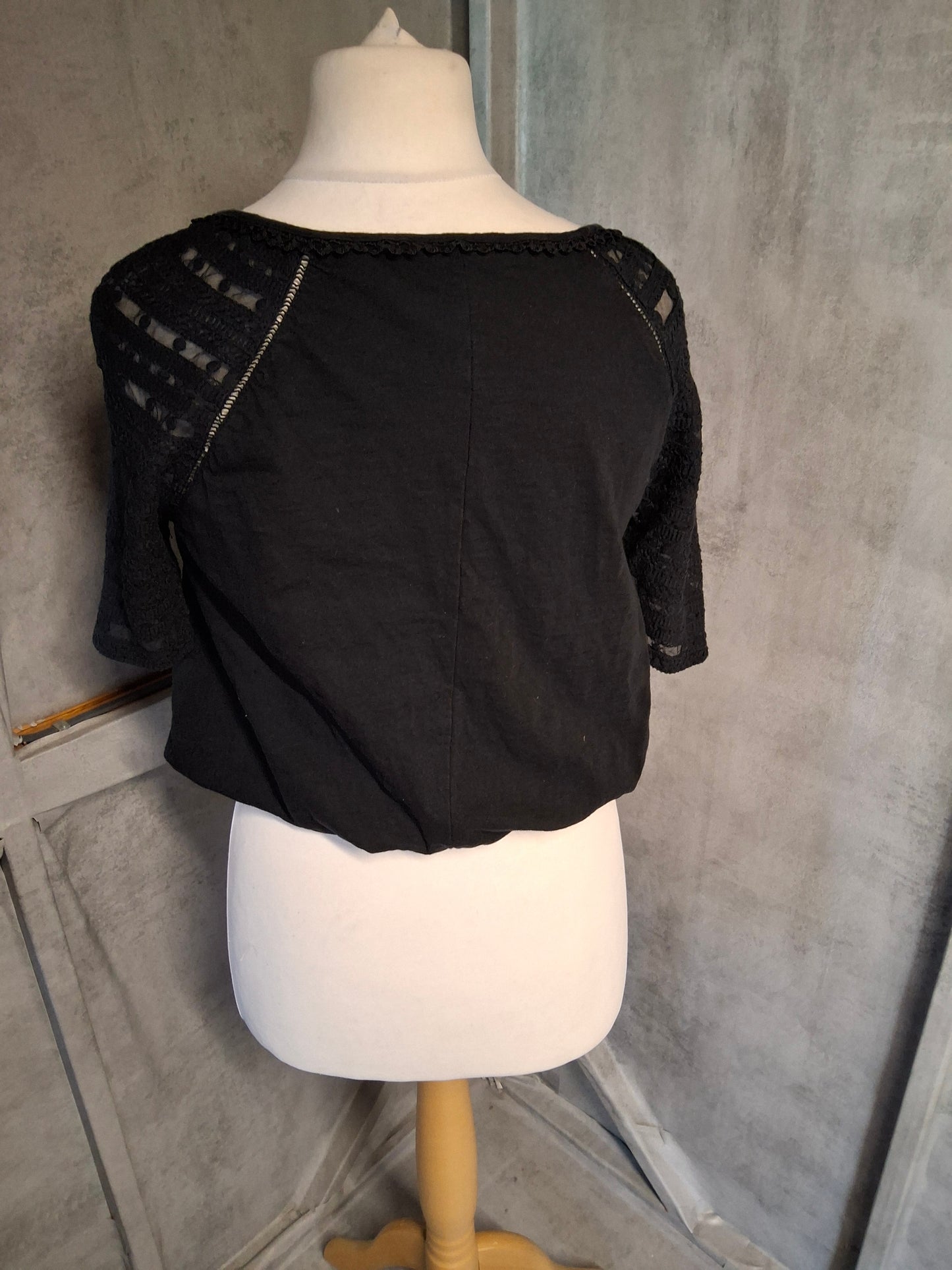 Miss Selfridge Black Lace Detail Cropped Top β Size 12