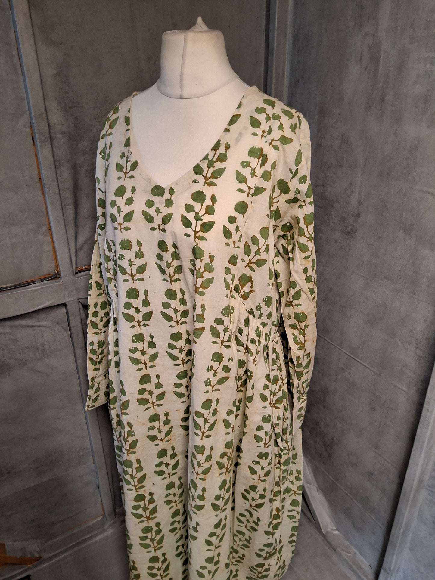 The Indian Ethnic Co Cream & Green Leaf Print Tunic Dress – Size 3XL