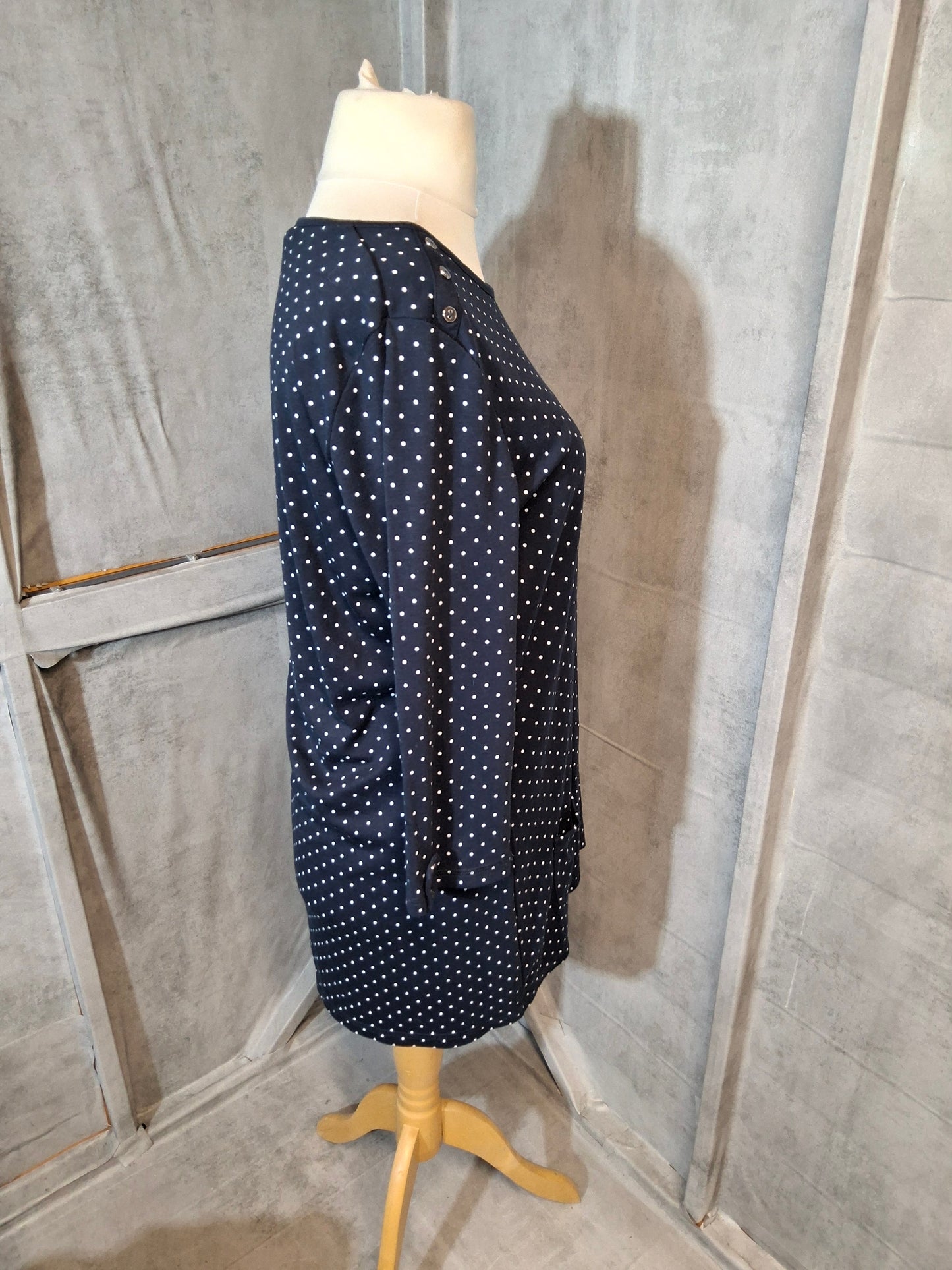 Bonmarché Navy & White Polka Dot Longline Top – Size 18 – With Pockets
