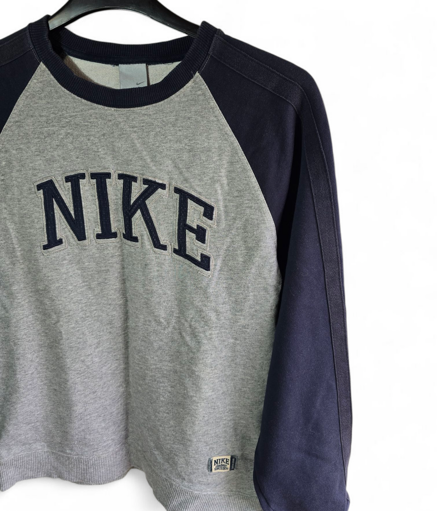 Men's Vintage Y2K Nike grey & navy long sleeved sweater jumper size small