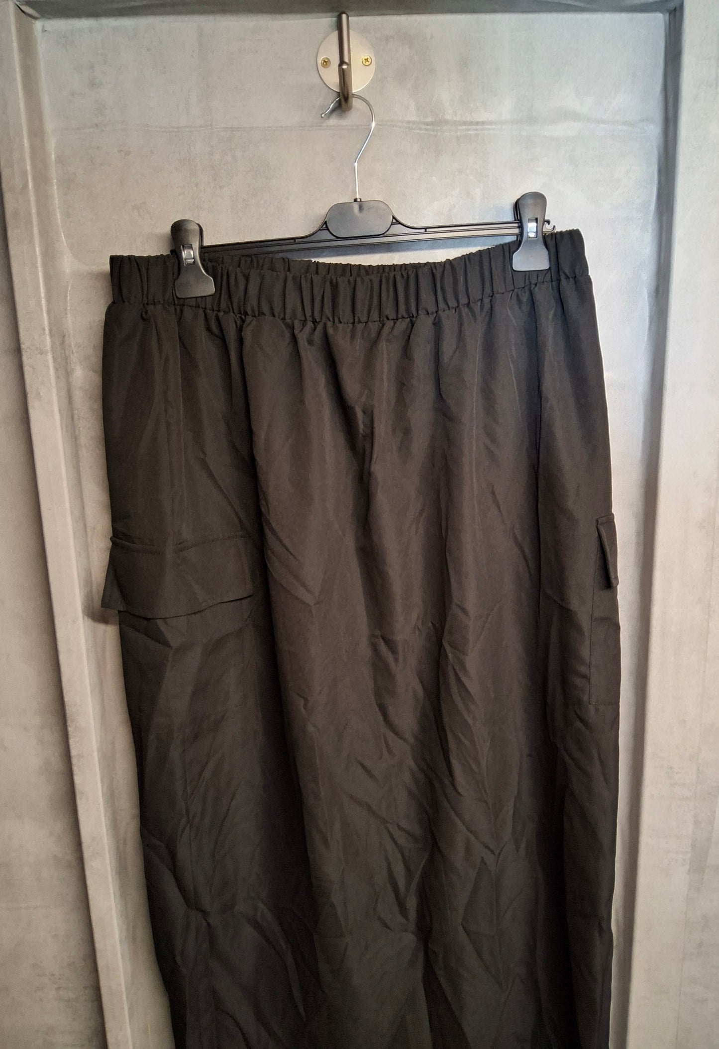 Shein Curve Black Cargo Maxi Skirt β Size 18/20 β Elastic Waist & Back Slit