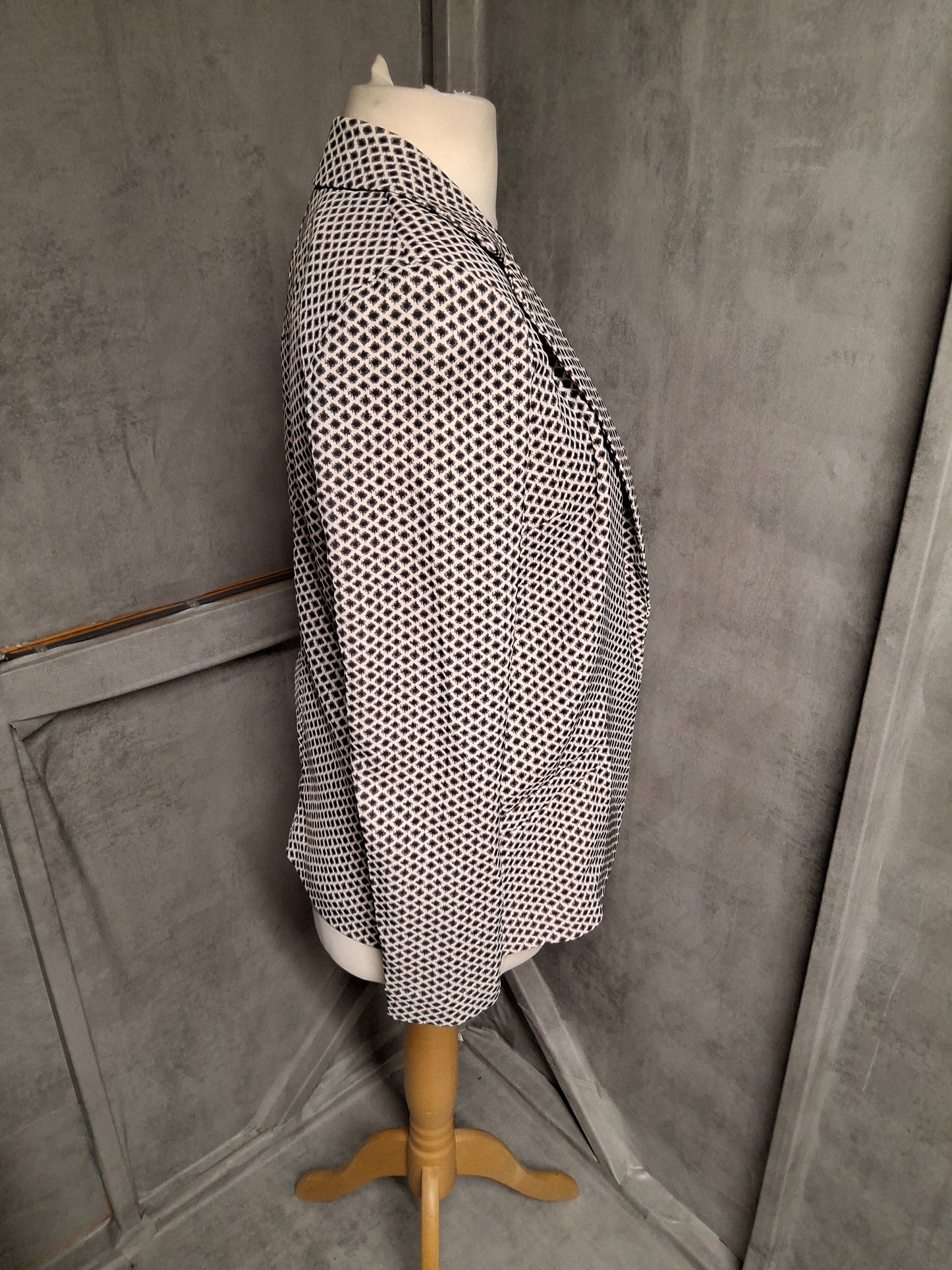 H&M Black & White Geometric Print Blazer – Size 8 – Tailored Monochrome Style