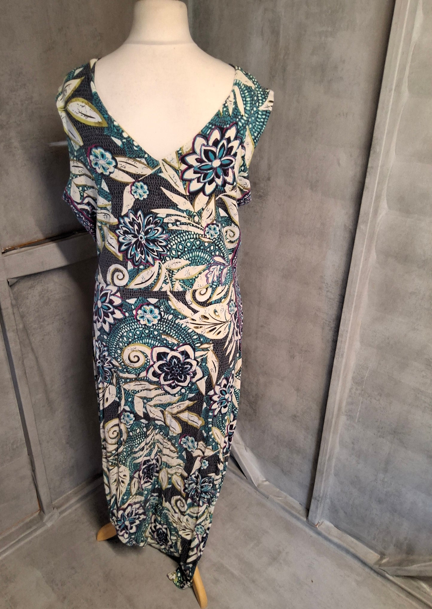 Marks & Spencer Floral & Paisley Twist Front Maxi Dress – Size 18