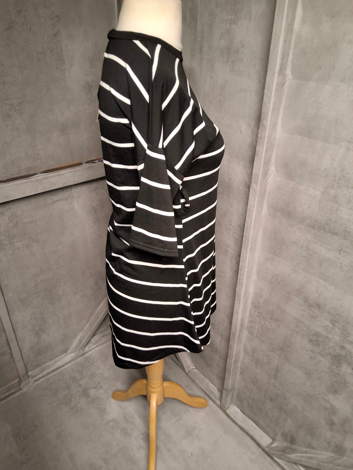 Stylewise Black & White Stripe Mini Dress – Size 6 – Stretchy T-Shirt Dress NWT