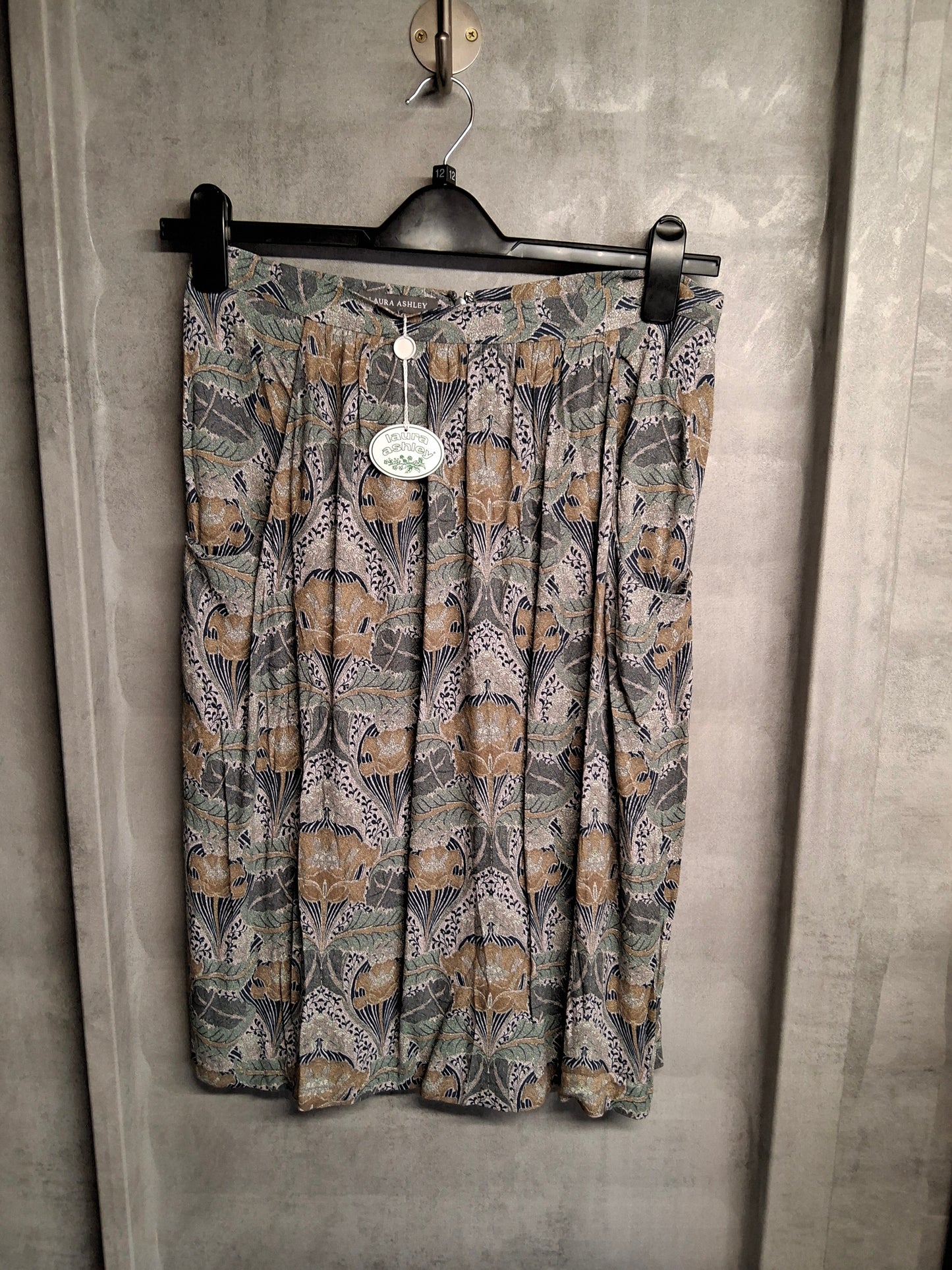 Laura Ashley Green Grey Floral Print Skirt ā Size 12 ā Viscose Lined