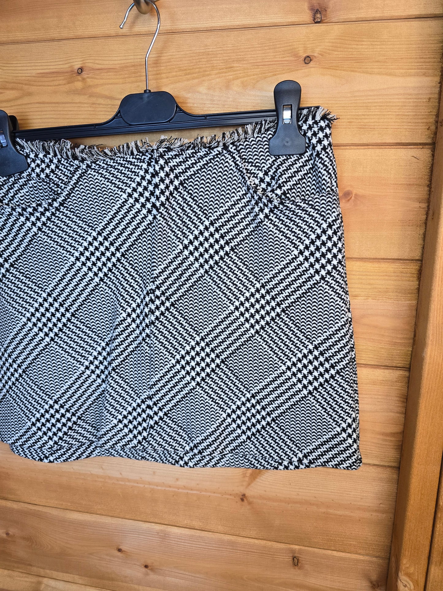 Zara Grey & Black Checked Mini Skirt - Size S (UK Size 8)