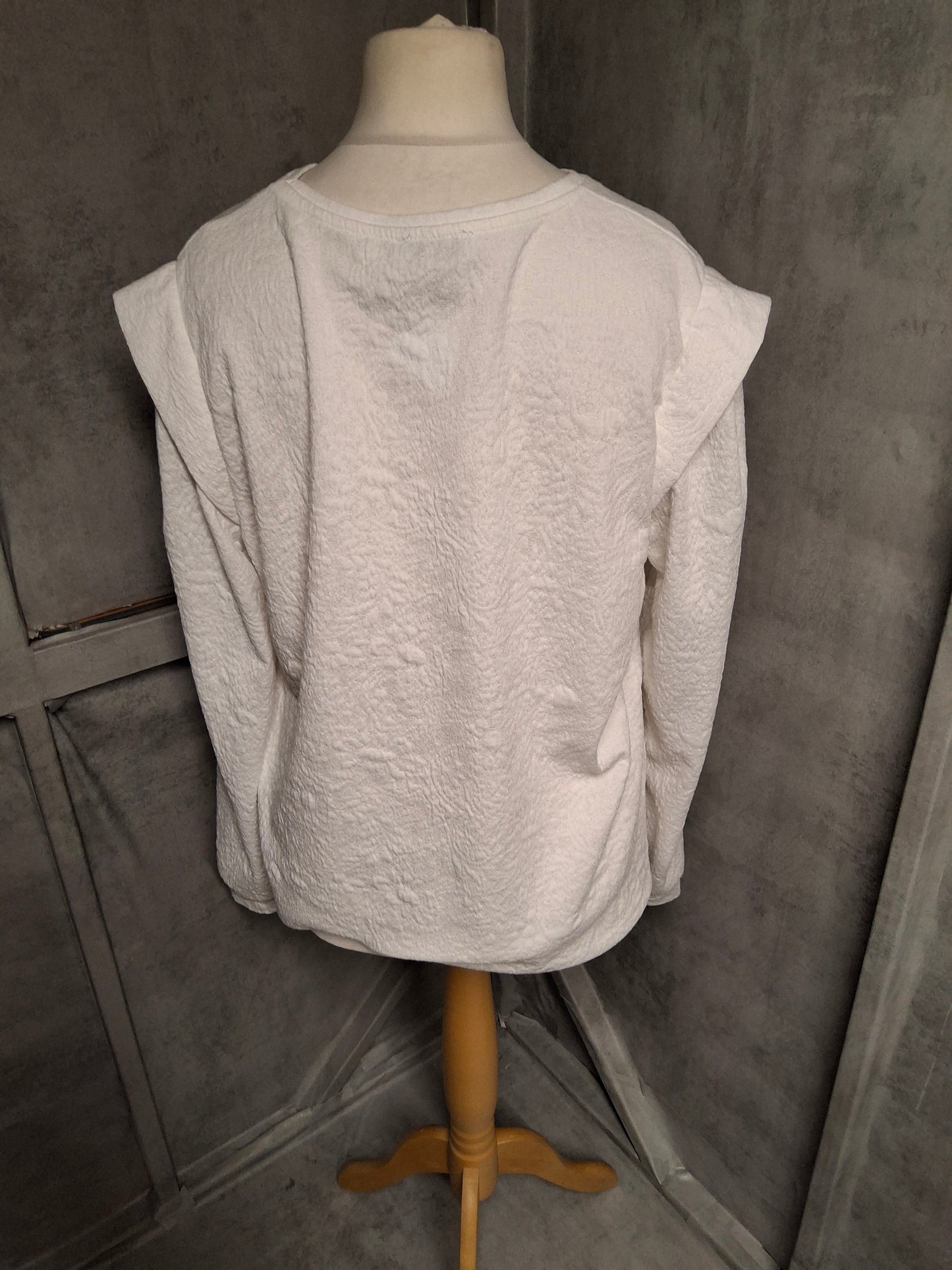 White Embossed Long Sleeve T-Shirt – Matalan – Size 18