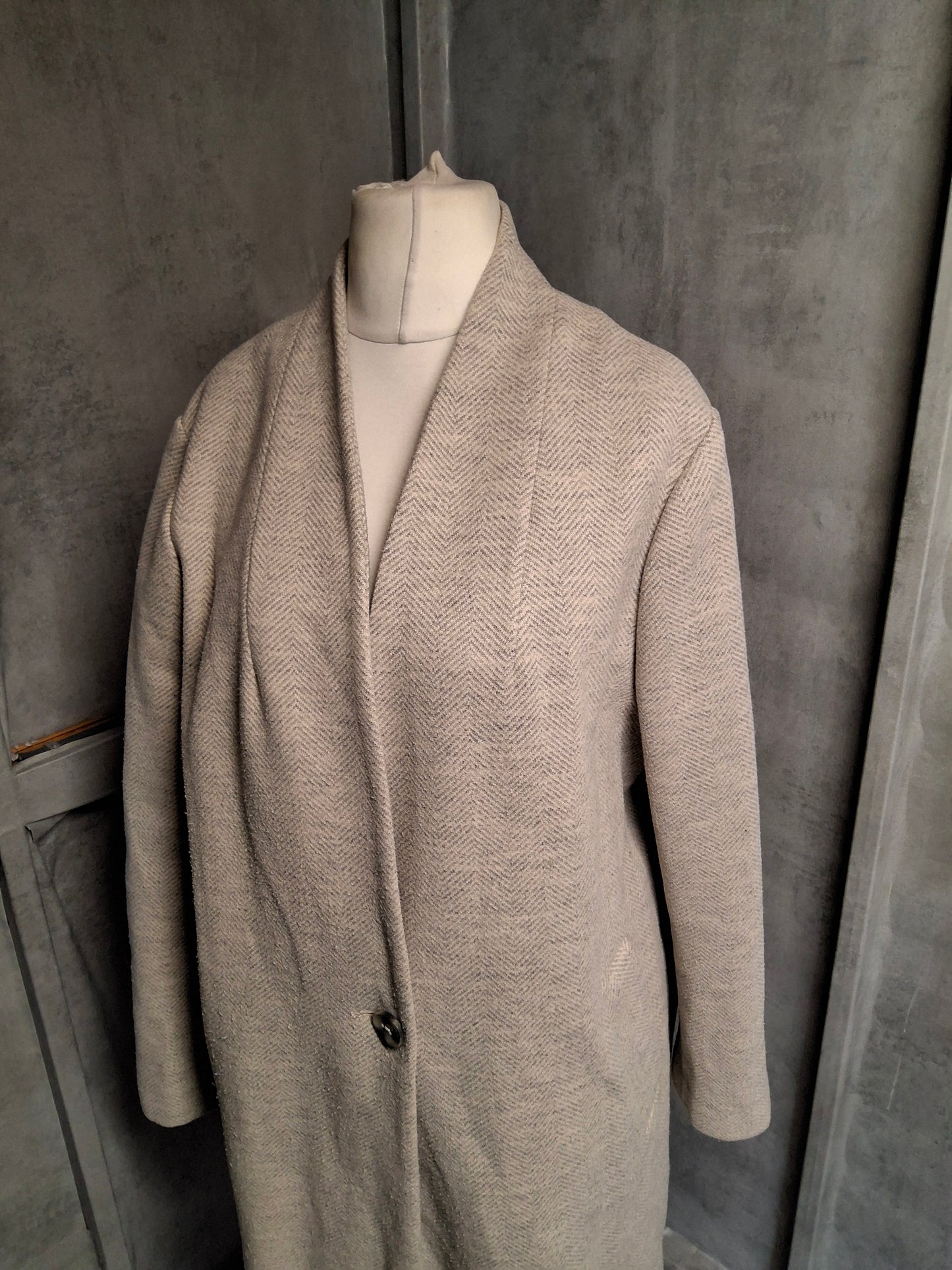 Dorothy Perkins Beige Cream Midi Coat – Size 18 – Classic Button-Up Layer