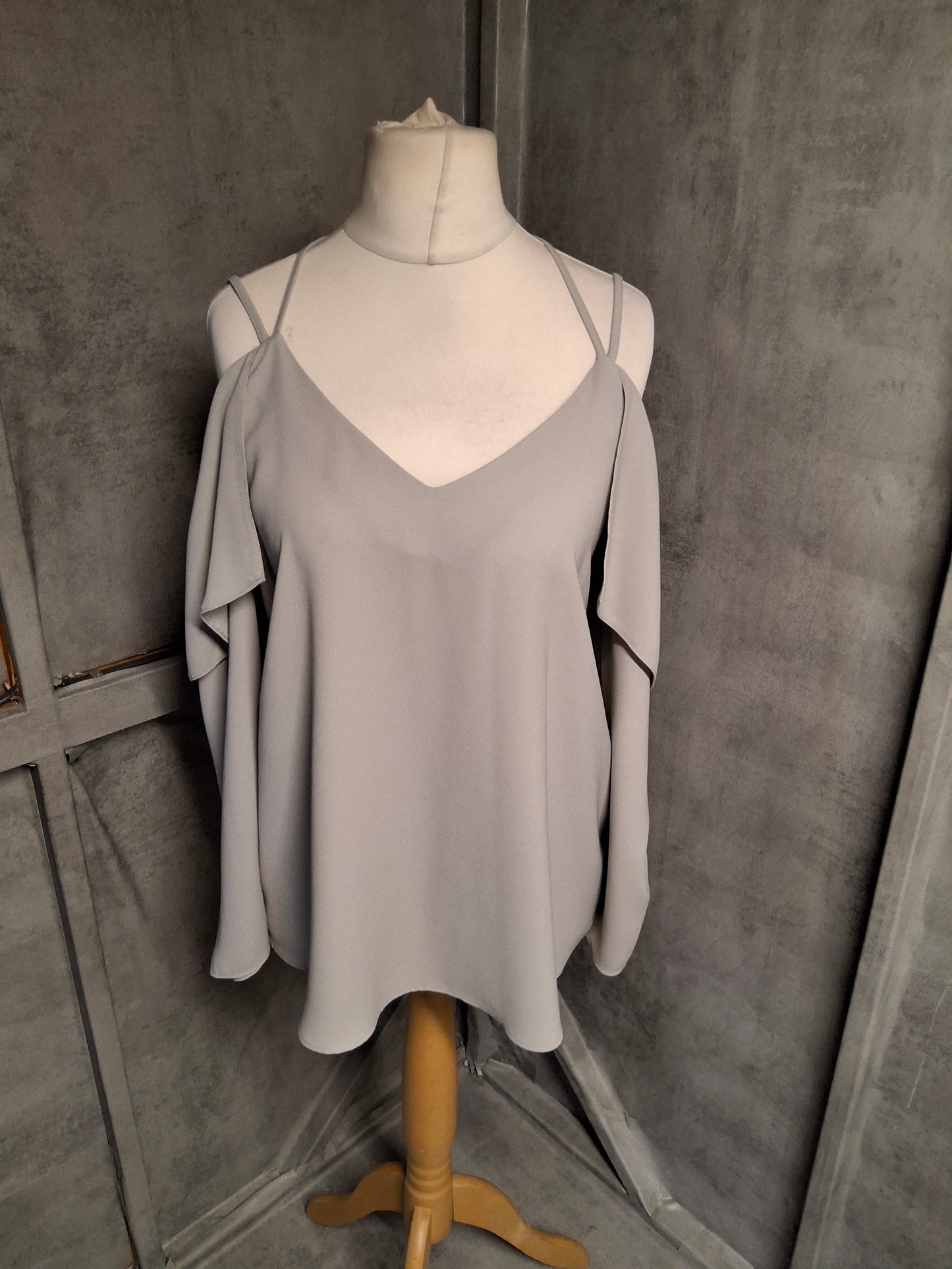 River Island Cold Shoulder Drama Top – Size 12