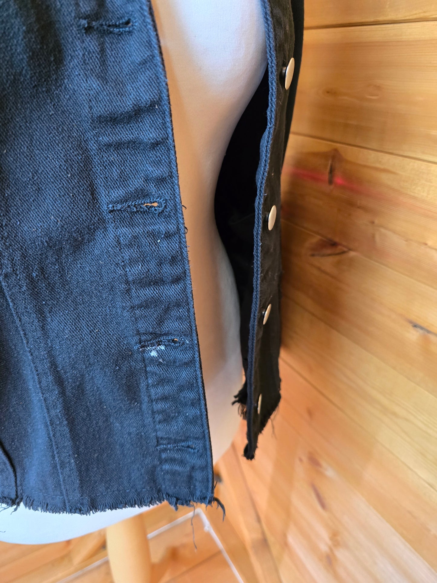 Prettylittlething Black Distressed Denim Jacket – Size M (UK size 10/12) – Street Style Edge