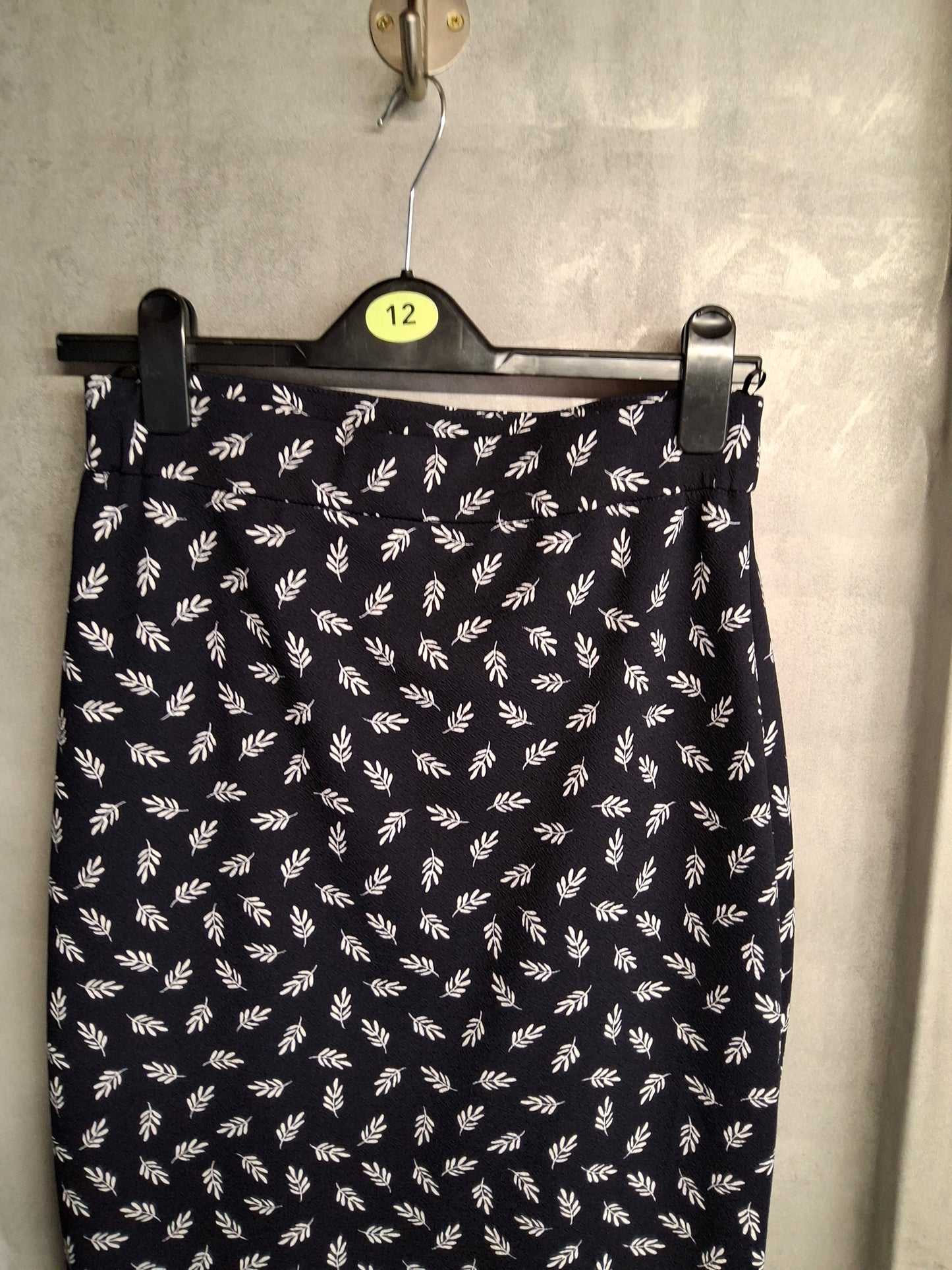 Bonmarché Navy & White Leaf Print Bodycon Skirt Size 10 – Knee Length