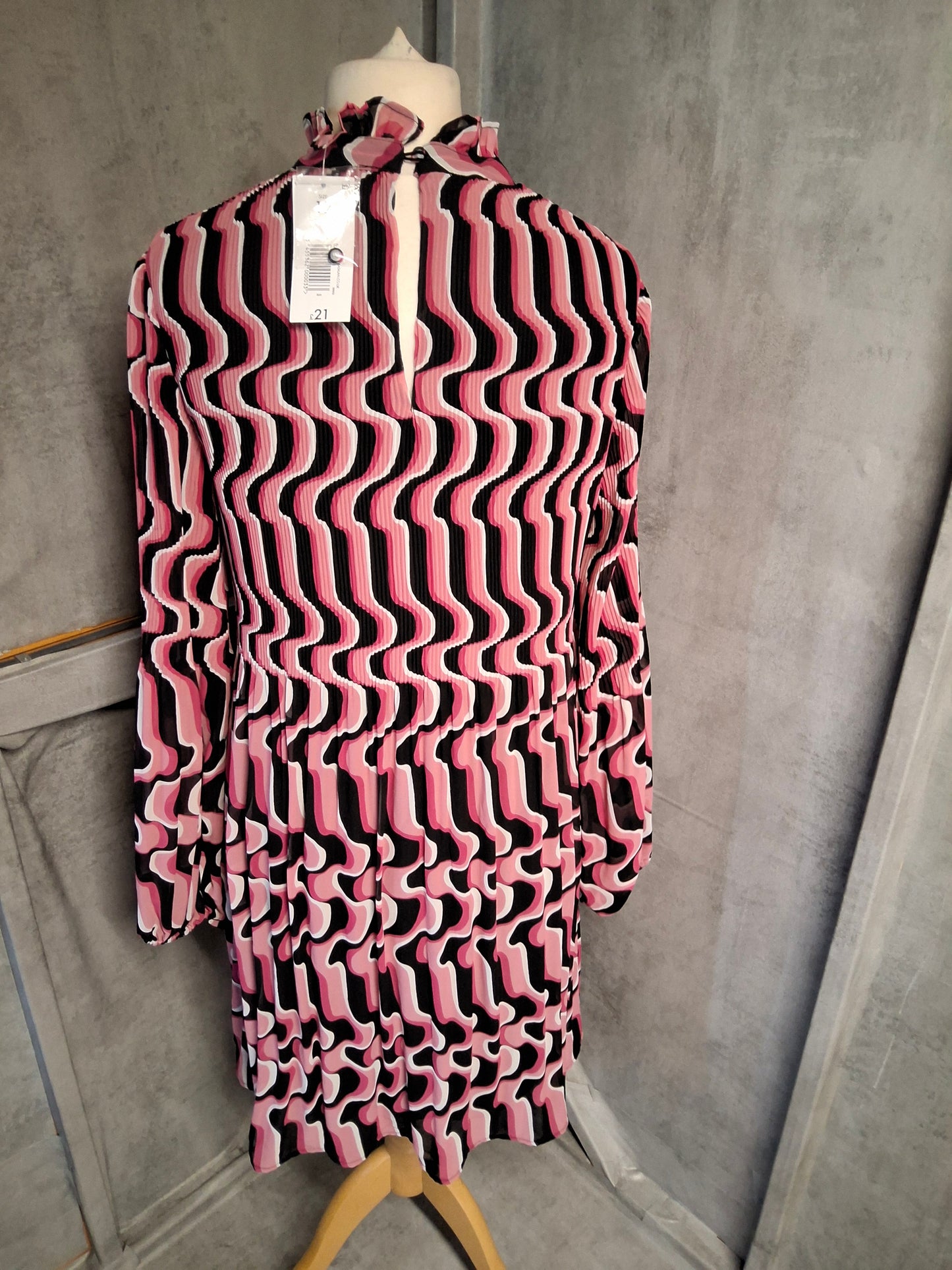Et Vous Pink & Black Geometric Midi Dress ā Size 12 ā Sheer Sleeves