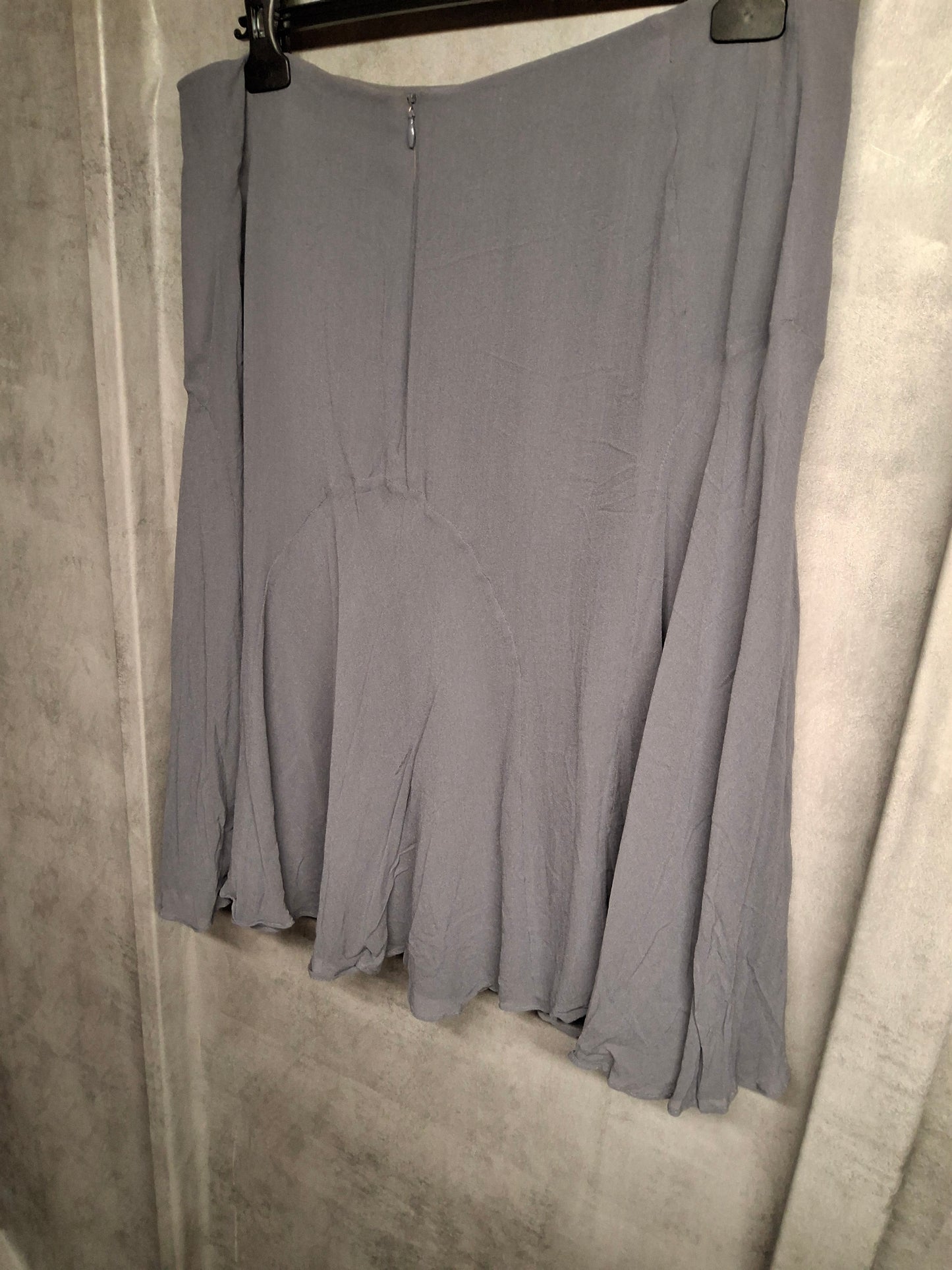 ✨ Episode Grey 100% Silk Skirt – Size 16 (fits Size 14/16) – Lined ✨