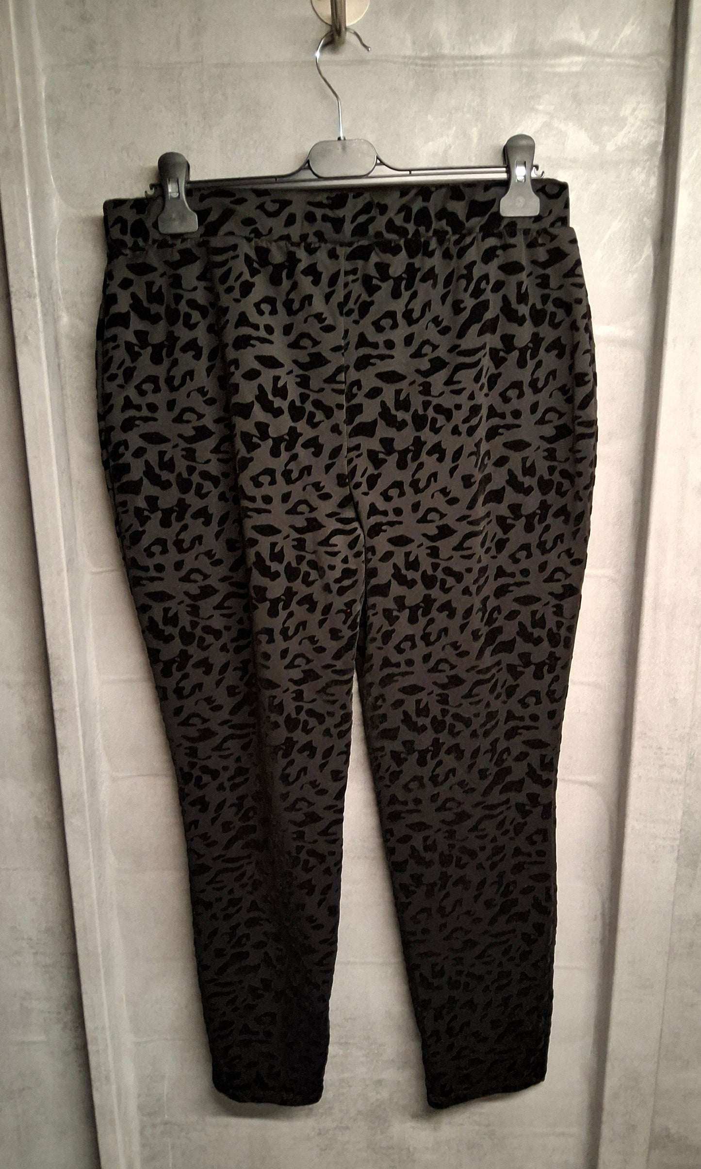 Tu Black Velvet Leopard Print Leggings ā Size 16 ā High Waist Skinny Leg