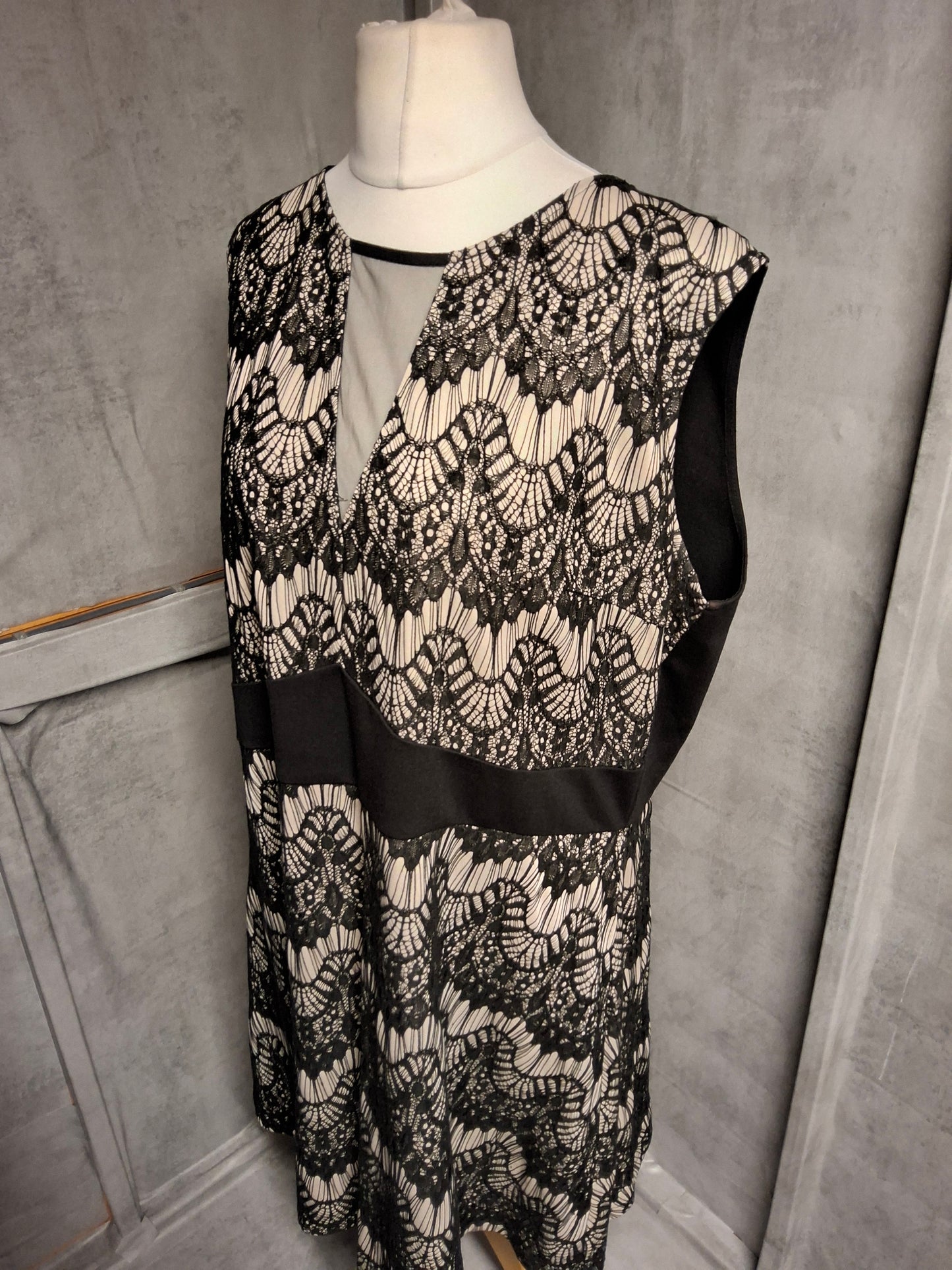Simply Be Black & Nude Lace Midi Dress – Size 24 – Sleeveless Elegant Style