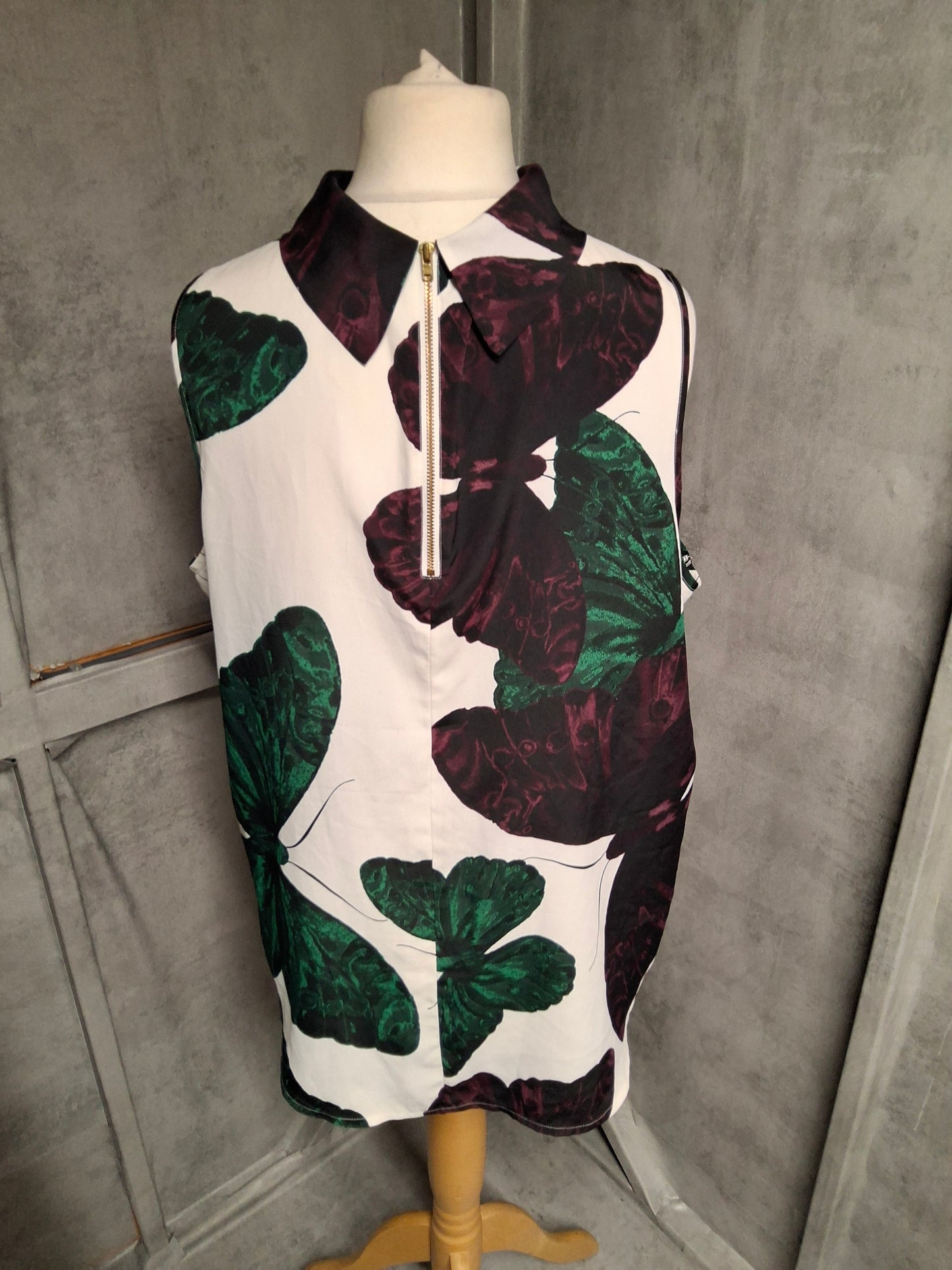 Next Size 18 Sleeveless Butterfly Print Top β High Neck & Zip Back β White, Green & Purple