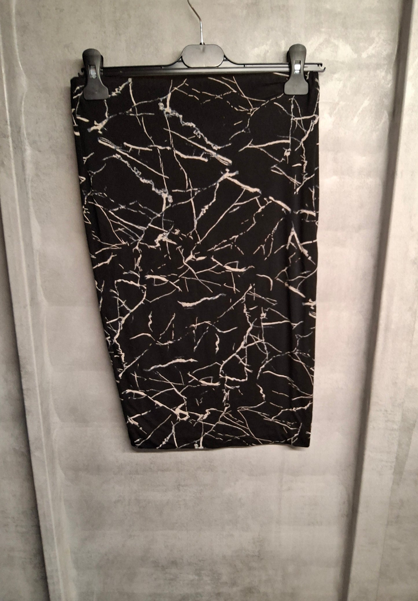 H&M Marble Bodycon Skirt – Size S (UK size 8/10) – Looks Like You Tried (Even If You Didn’t)