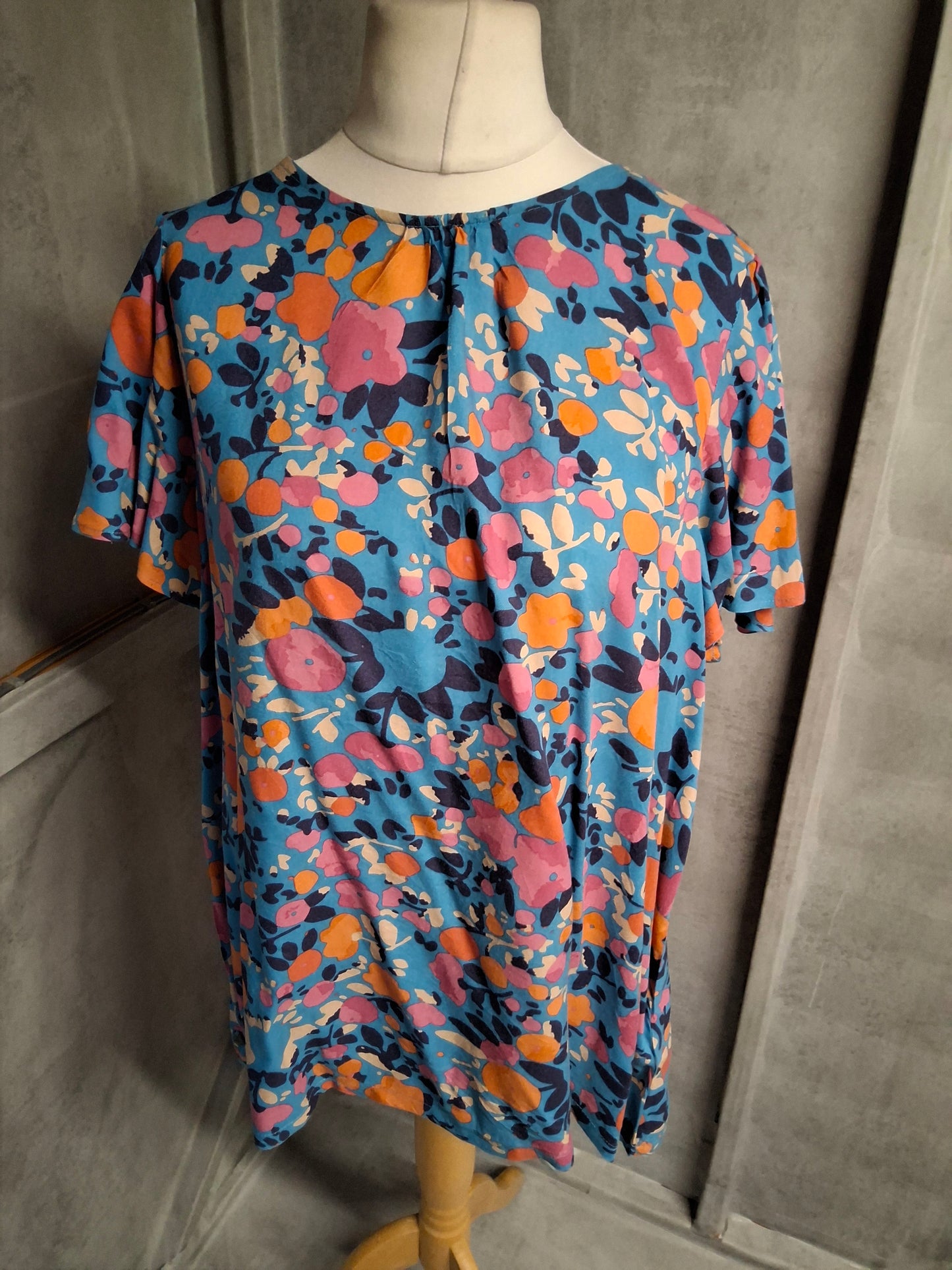 Brakeburn Blue Floral Short Sleeve Top – Size 16 – Viscose