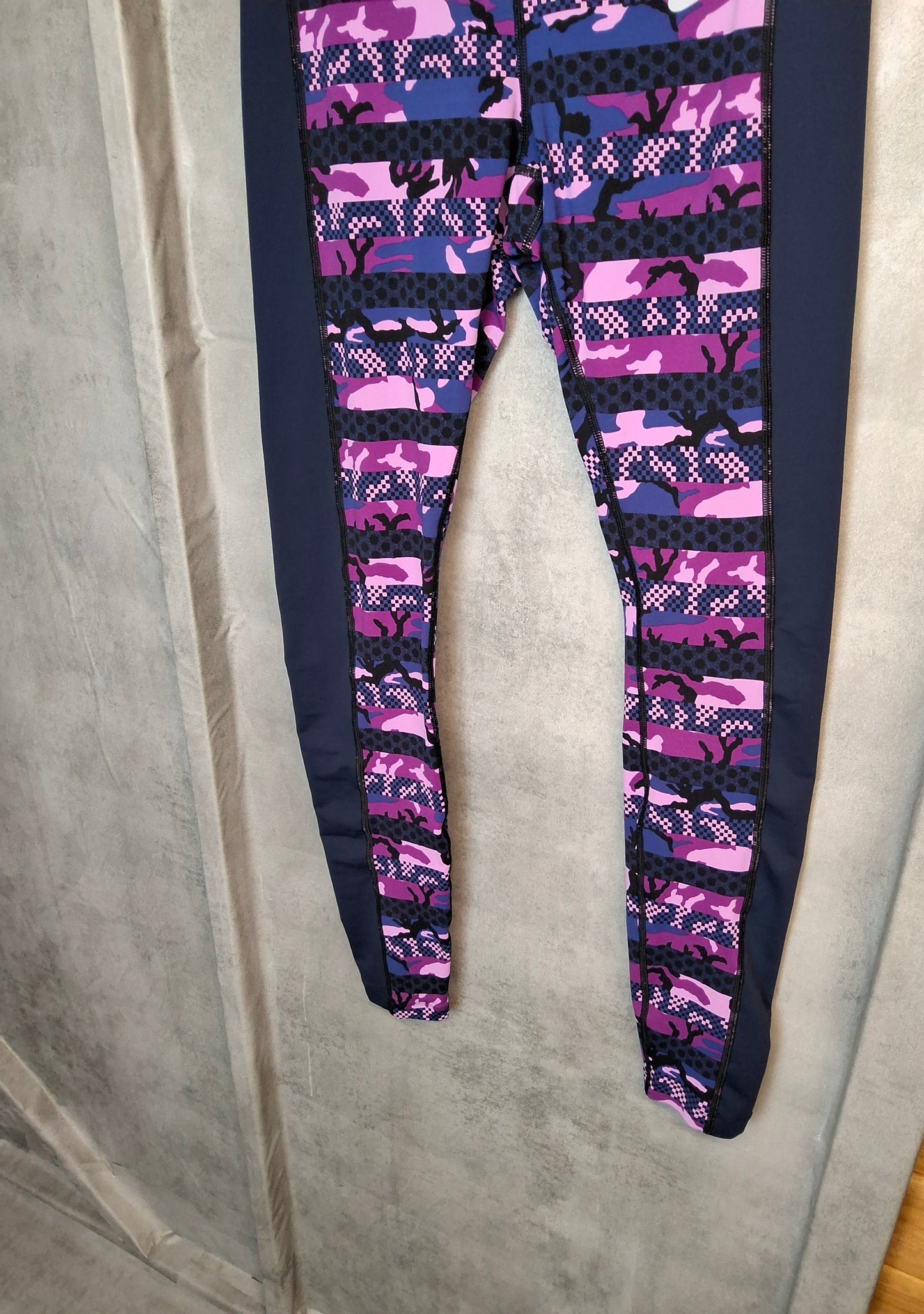 Nike Dri-FIT Leggings – Size 8 | Bold, Stretchy & Ready to Outrun Your Excuses 🏃♀️💥