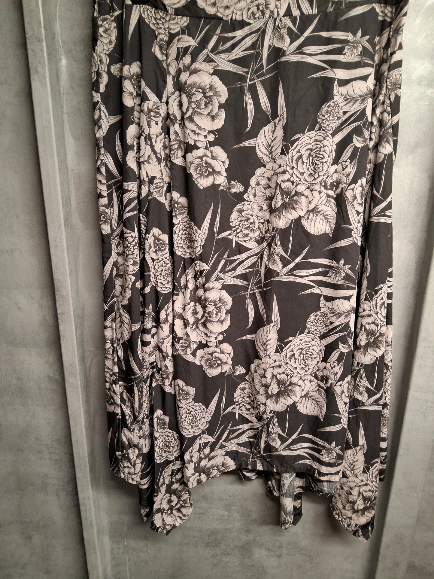 Thought Grey & White Floral Asymmetrical Midi Skirt – Size 18, 100% Lyocell, Elastic Back