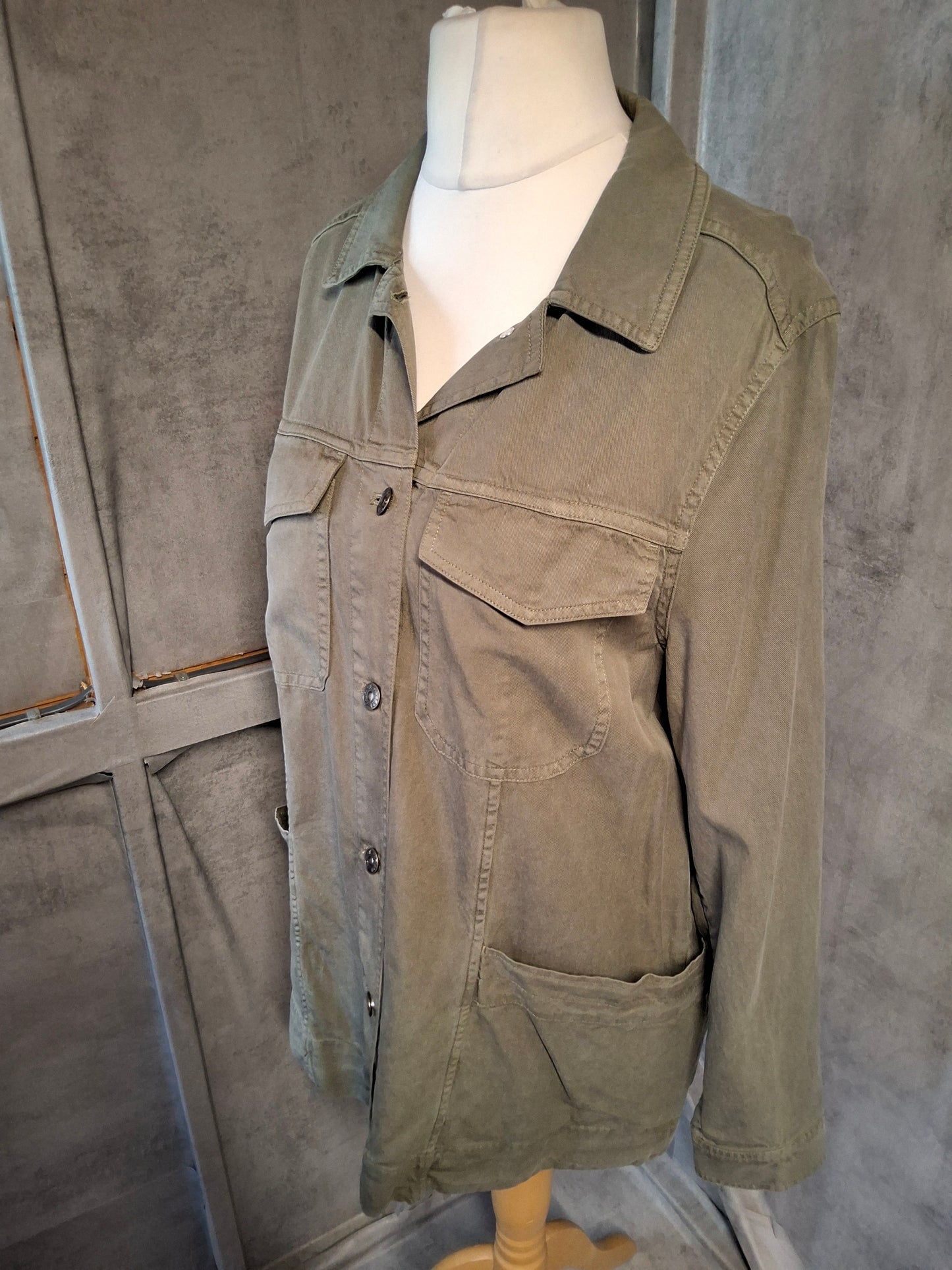FatFace Khaki Green Lyocell-Cotton Shacket – Size L size 12/14 – Button Front Lightweight Jacket