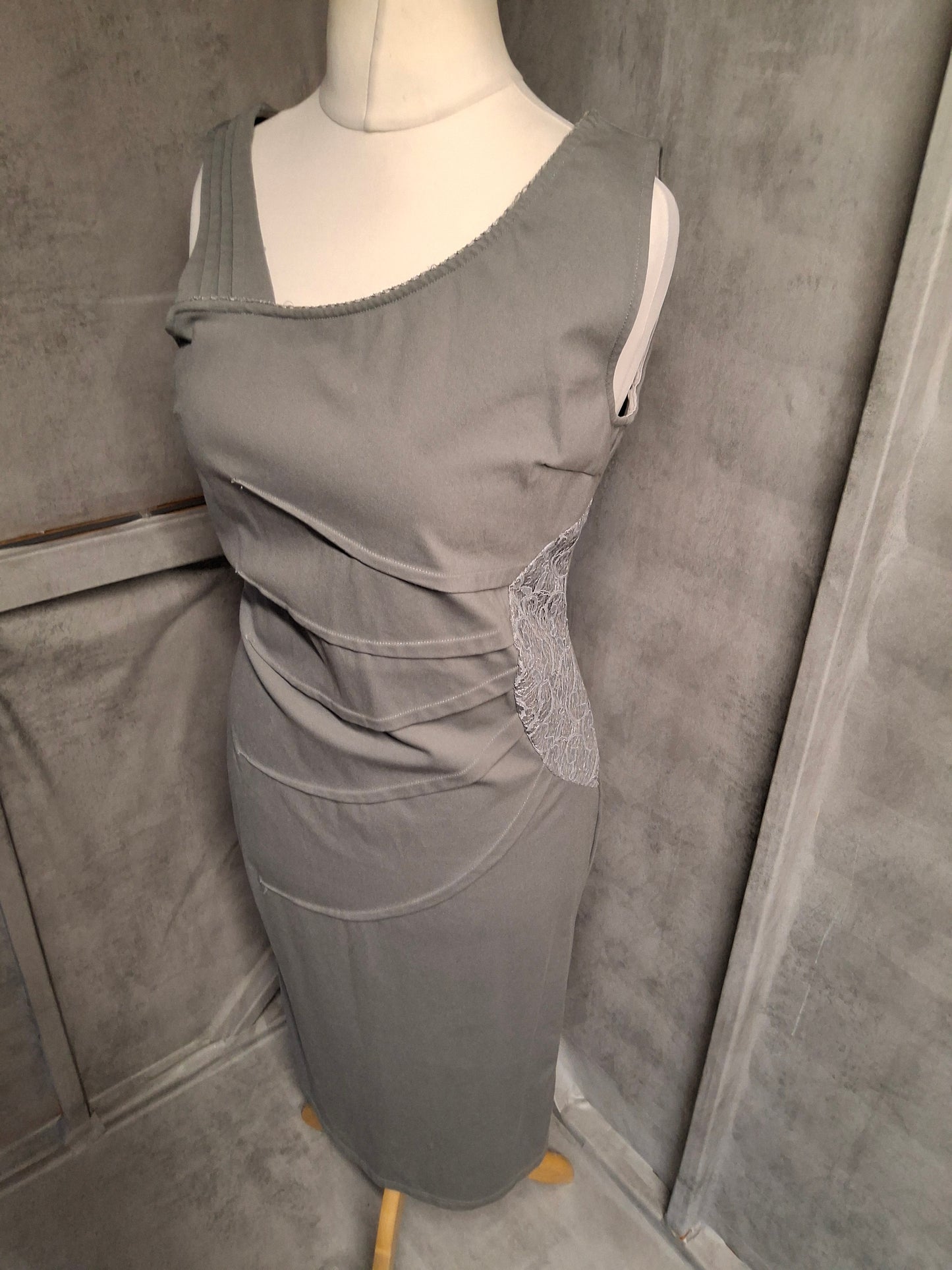 Ilanni Grey Bodycon Midi Dress – Size 12 – Lace Detail