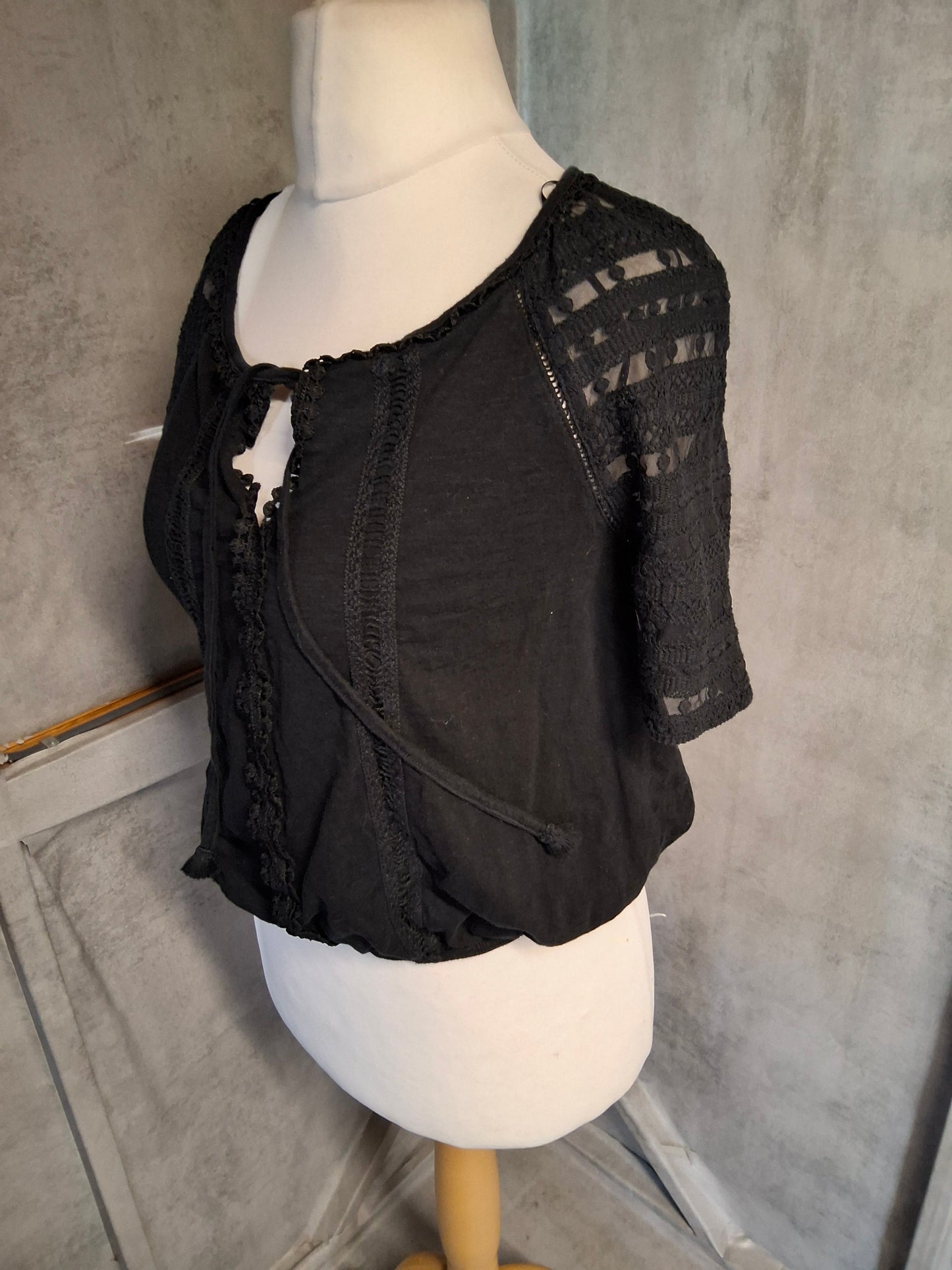 Miss Selfridge Black Lace Detail Cropped Top β Size 12