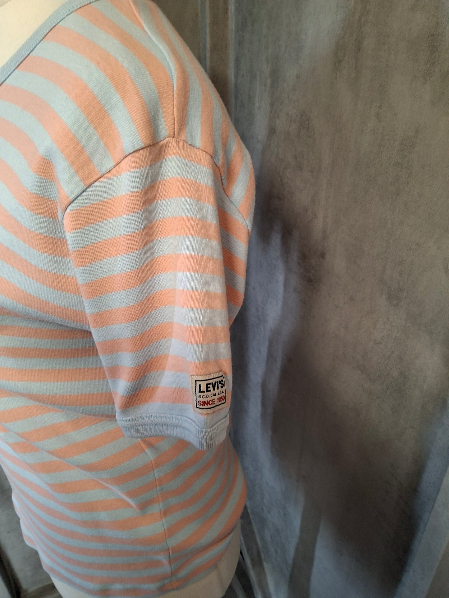 Levi’s Stripey Sass Tee – Size L (size 12/14) – Blue & Orange Vibes