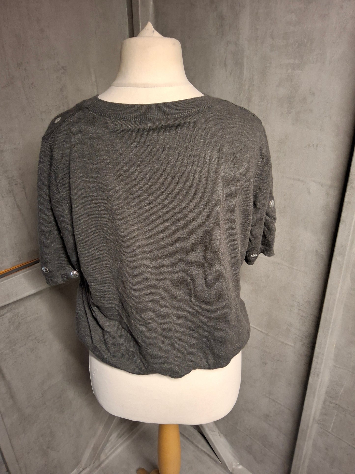 M&S Classic Grey Short Sleeve Jumper – Sequin Detail – Size 16 – 100% Acrylic Knit