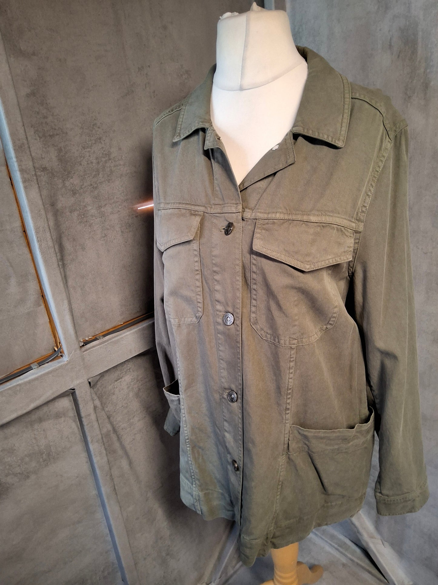 FatFace Khaki Green Lyocell-Cotton Shacket – Size L size 12/14 – Button Front Lightweight Jacket