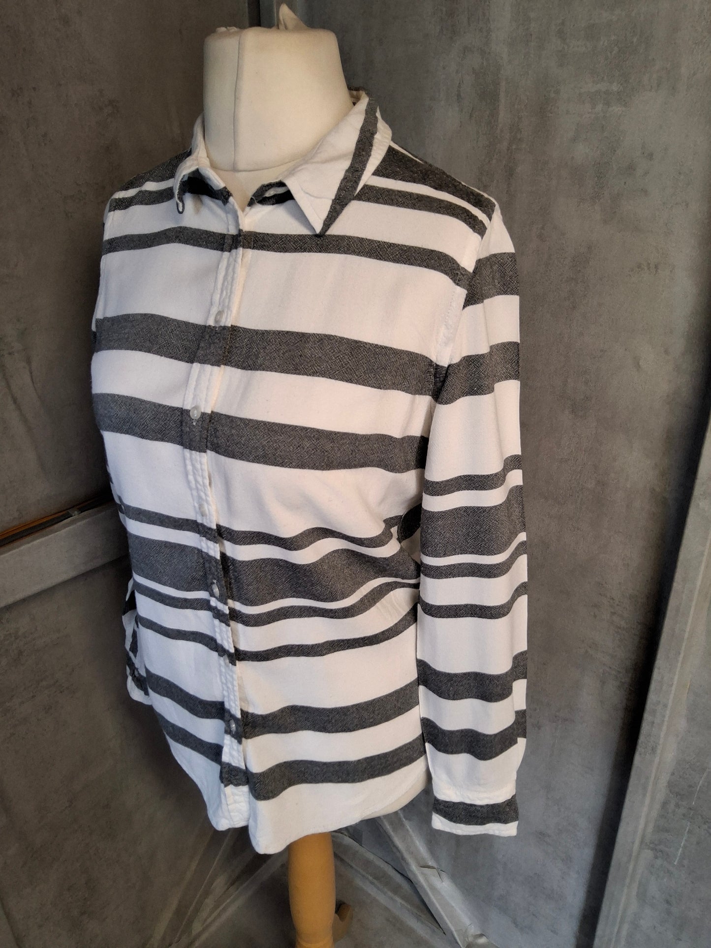 George Grey & White Striped Shirt – Size 12 – 100% Viscose
