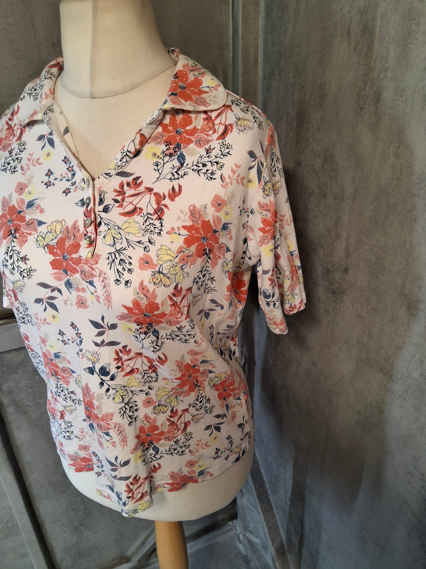 Isle White Floral Polo Top โ Size 14/16 โ 100% Cotton ๐ธ
