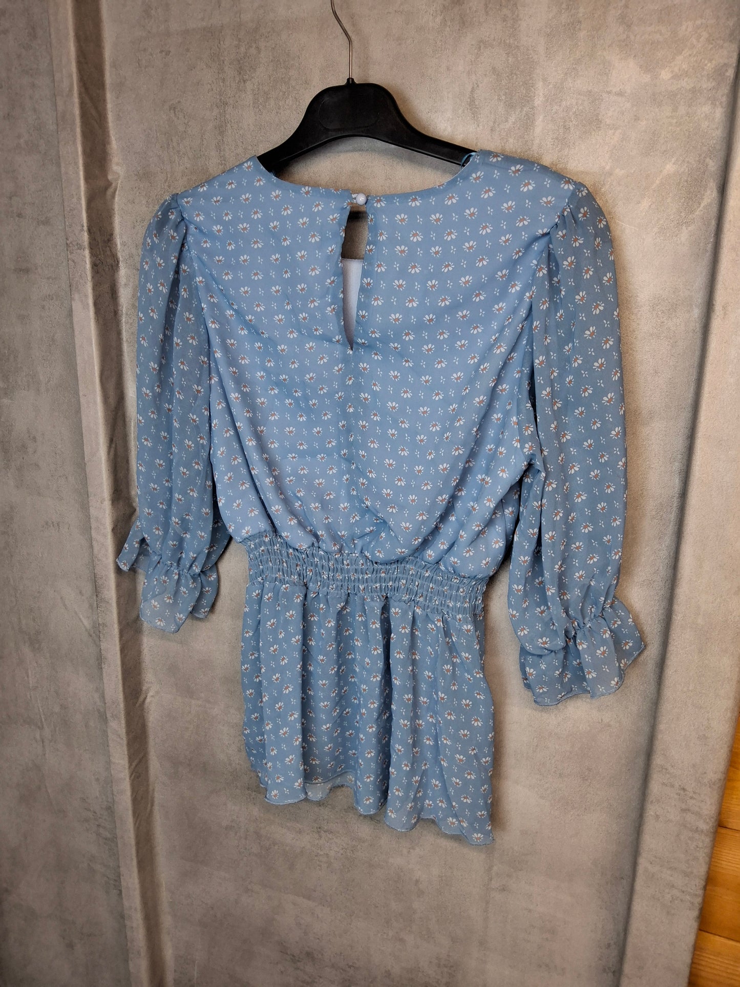 Select Peplum Floral Sheer Top – Size 8 BNWT Light Blue Spring Blouse
