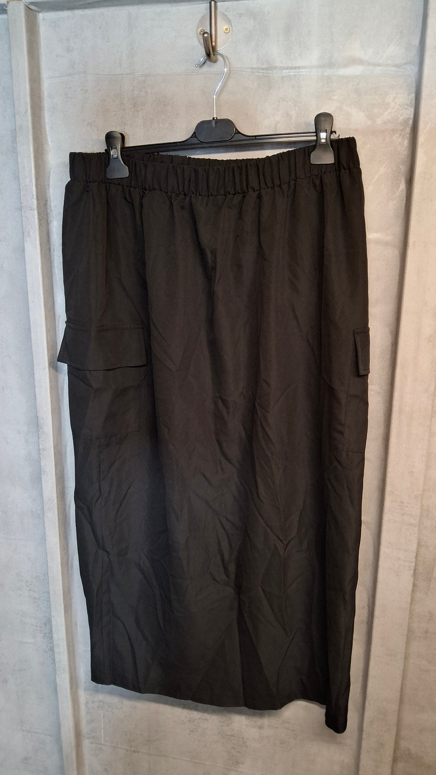 Shein Curve Black Cargo Maxi Skirt β Size 18/20 β Elastic Waist & Back Slit