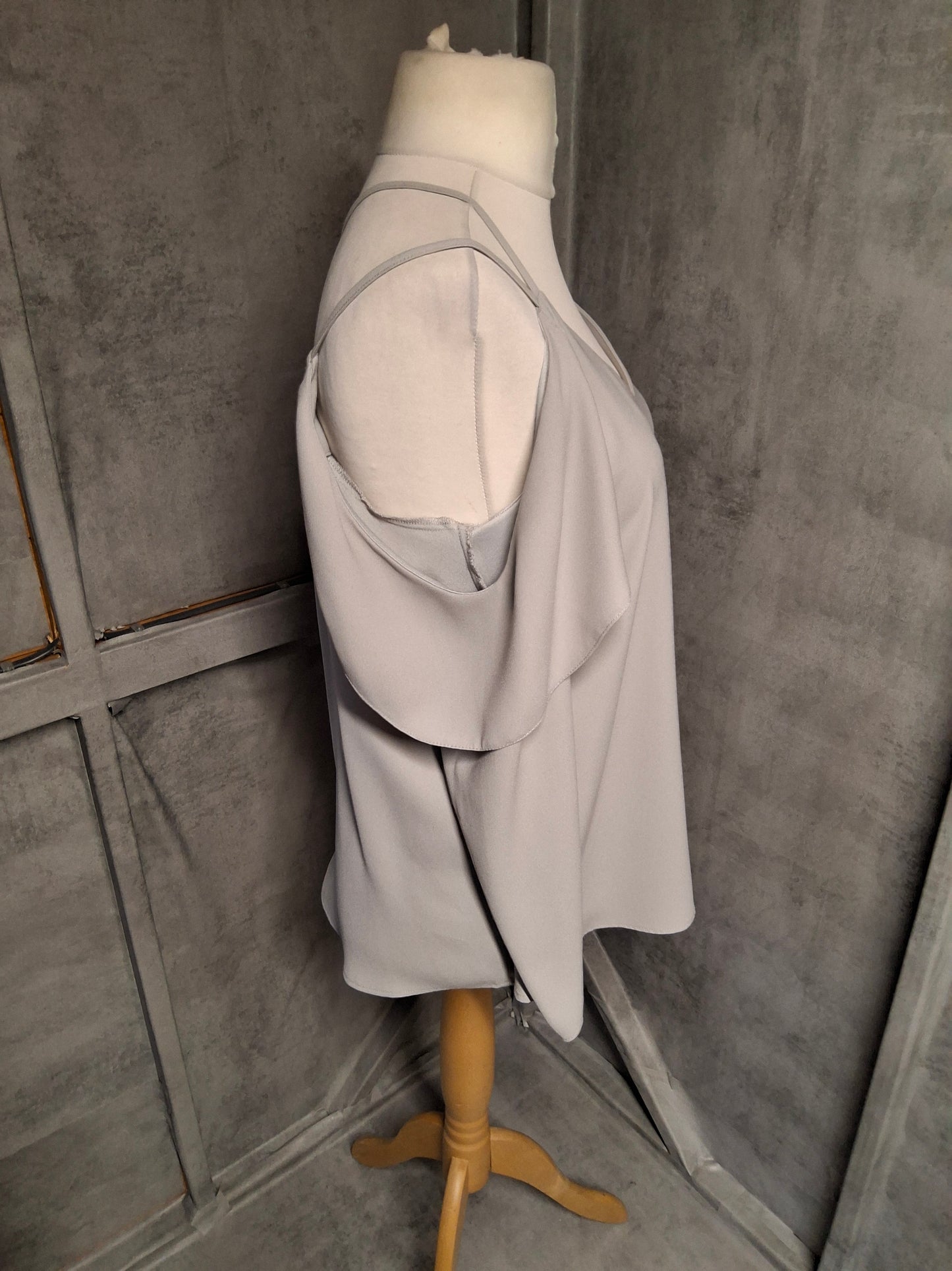 River Island Cold Shoulder Drama Top – Size 12