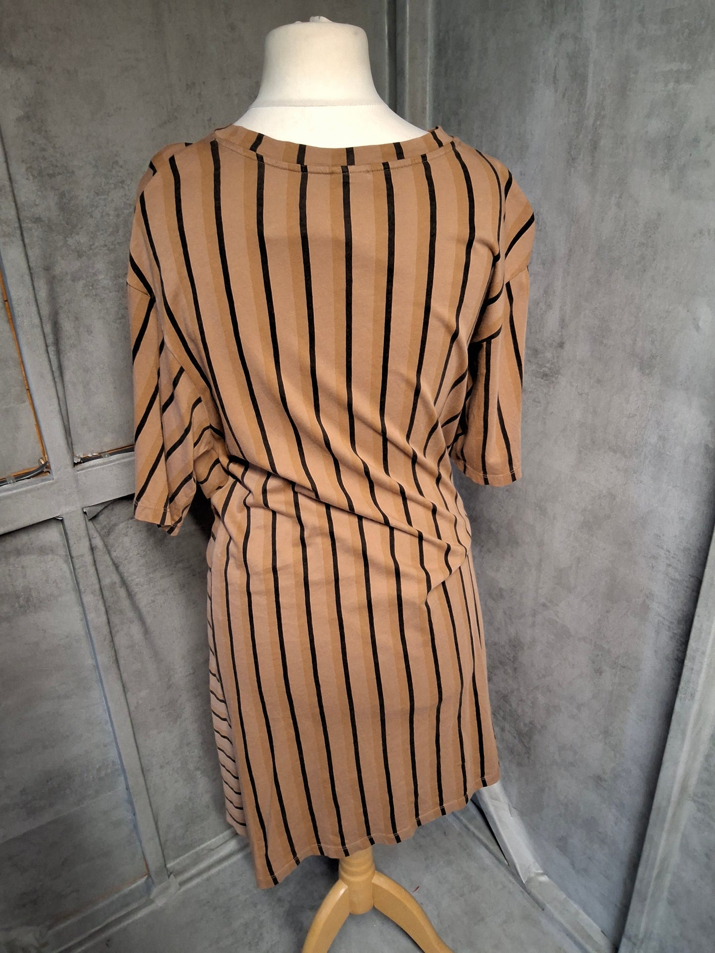 Zara Oversized Brown & Black Striped Wrap Dress – Size S (UK size 8–10) – Tie Waist – Easy Style