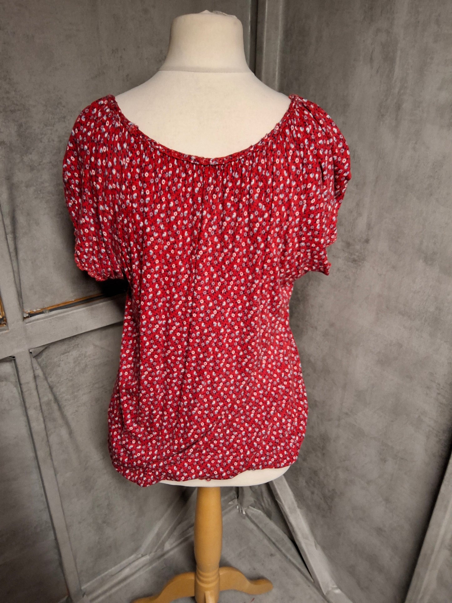 Matalan Red Floral Print Short Sleeve Top – Size 16 – Casual Everyday Style