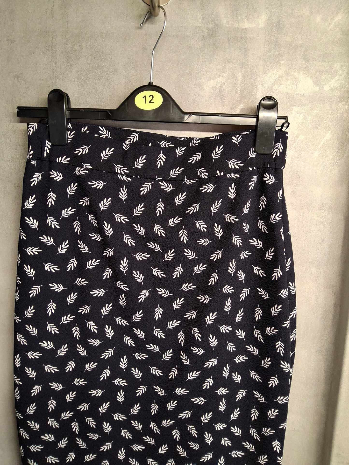 Bonmarché Navy & White Leaf Print Bodycon Skirt Size 10 – Knee Length