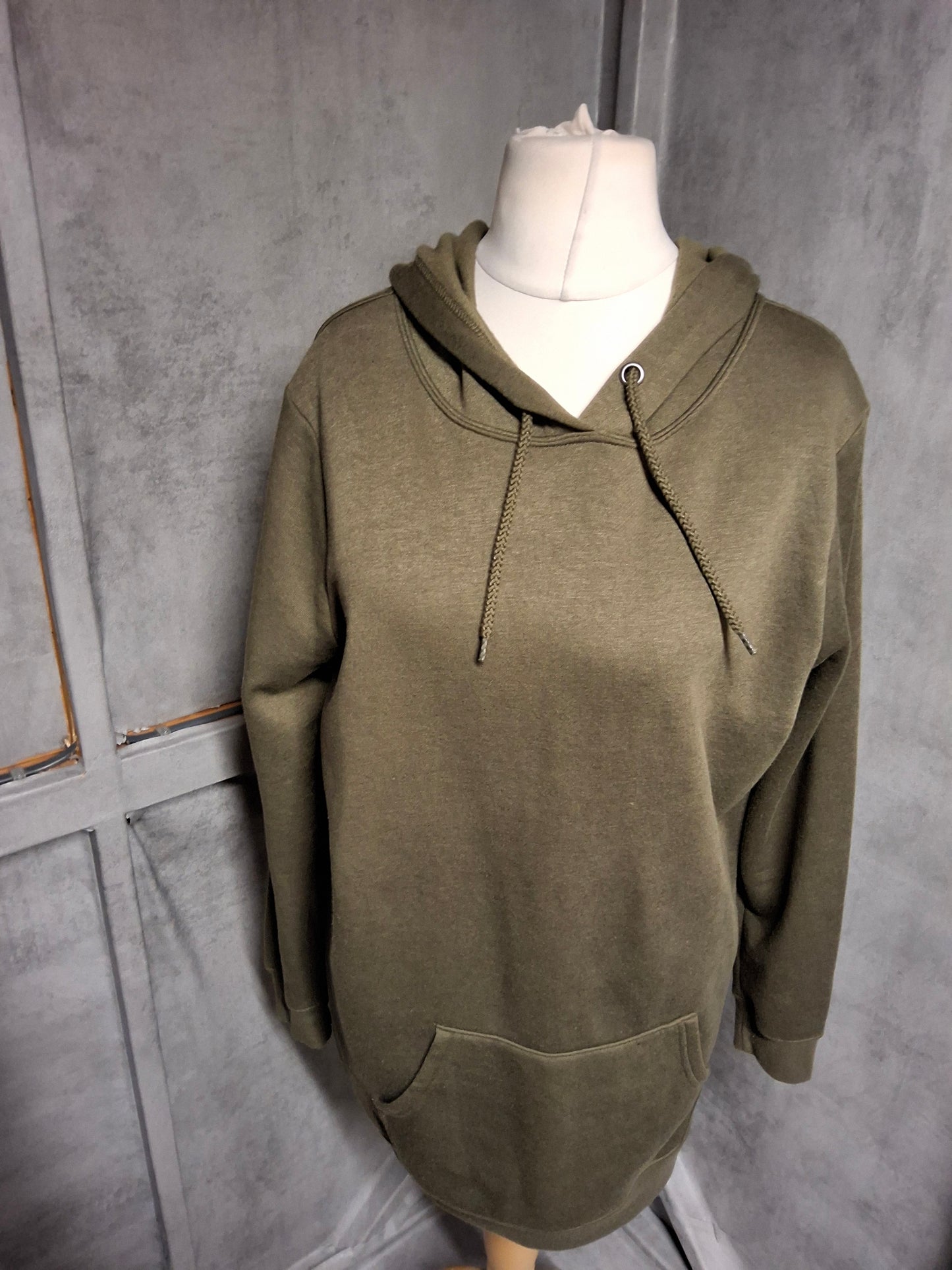 Matalan Khaki Green Longline Hoodie – Size L (UK size 14/16) – Built-In “Don’t Talk to Me” Energy